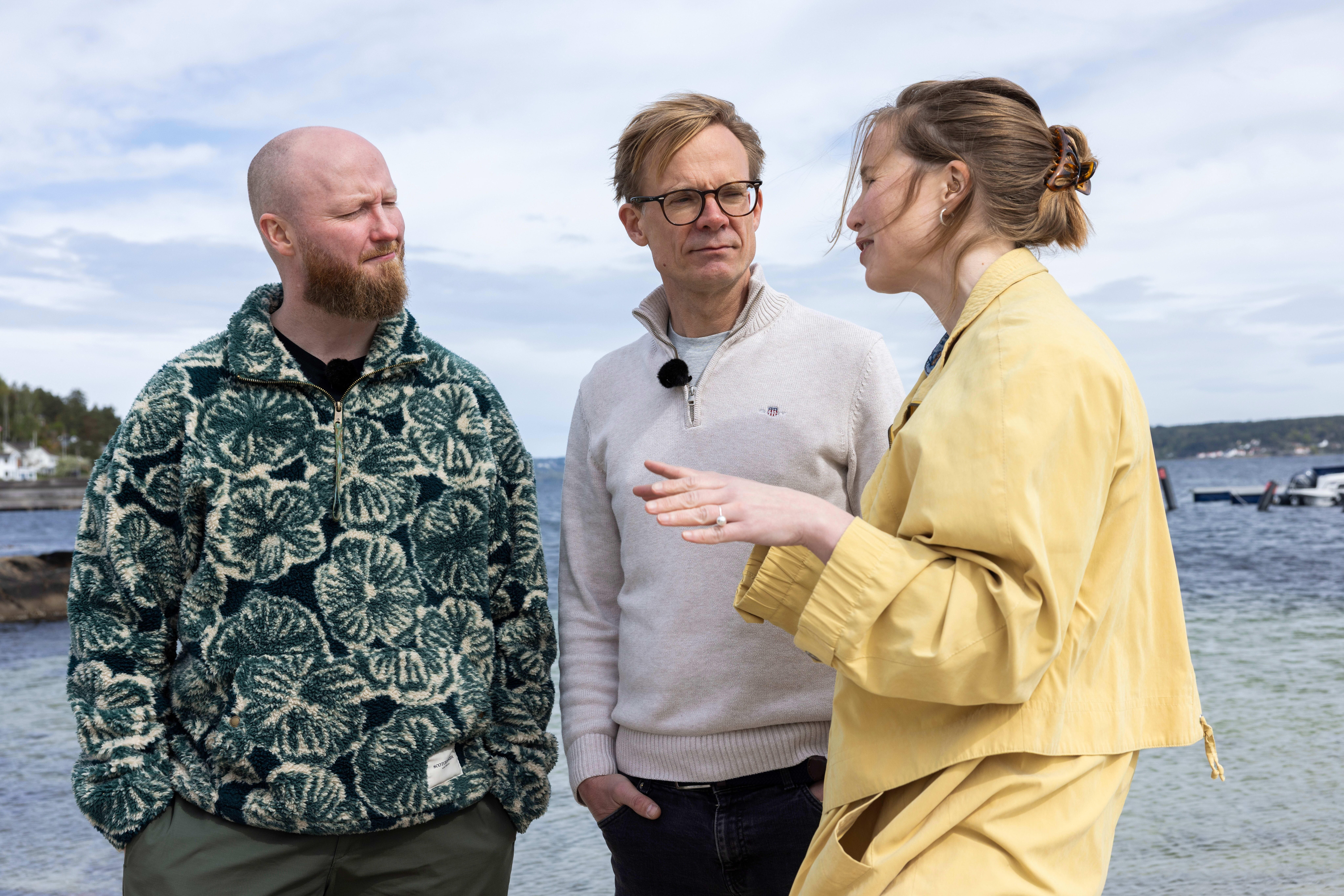 Programleder i «Dagsnytt 18», Espen Aas (midten), sammen med to andre deltagere, komiker Kevin Kildal og Anja Bakken Riise, som er leder i Framtiden i våre hender.