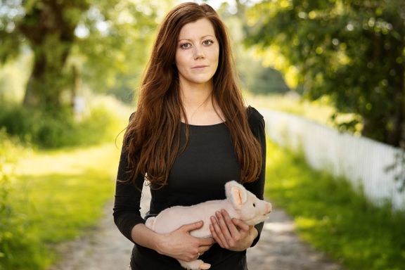 Dyrevernsaktivist Norun Haugen gir landbruksnæringen rammende kritikk i sin debutbok
