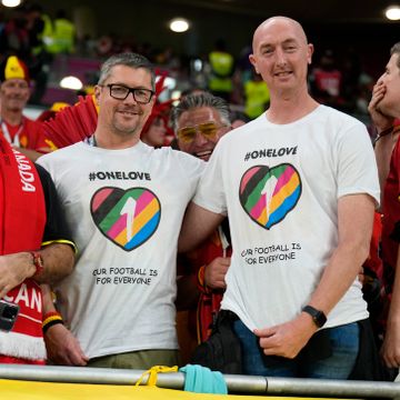 Britisk avis: FIFA vil tillate regnbuefarger på tribunen