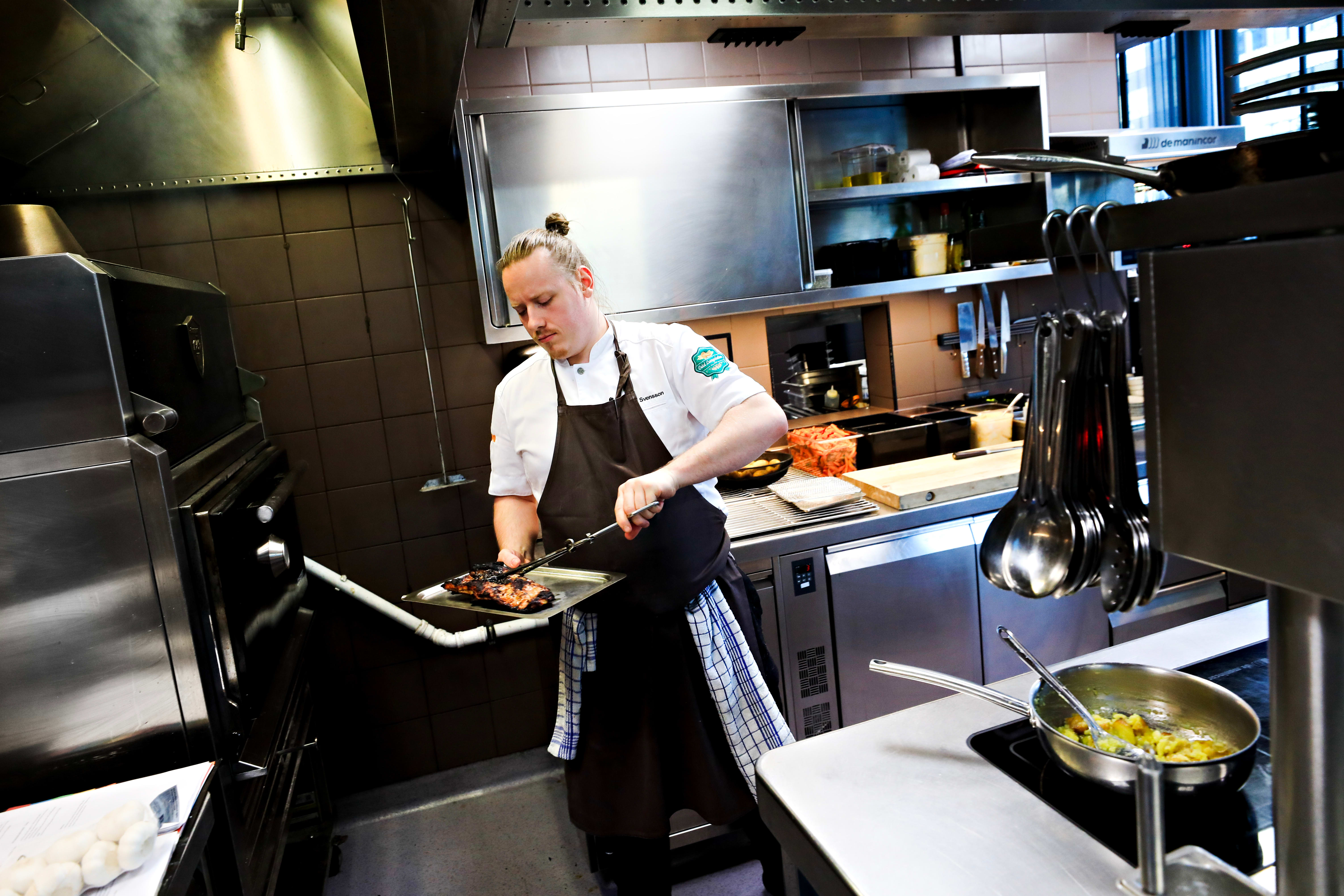 Maten er dødsdigg på Avalon, så hvor er gjestene?