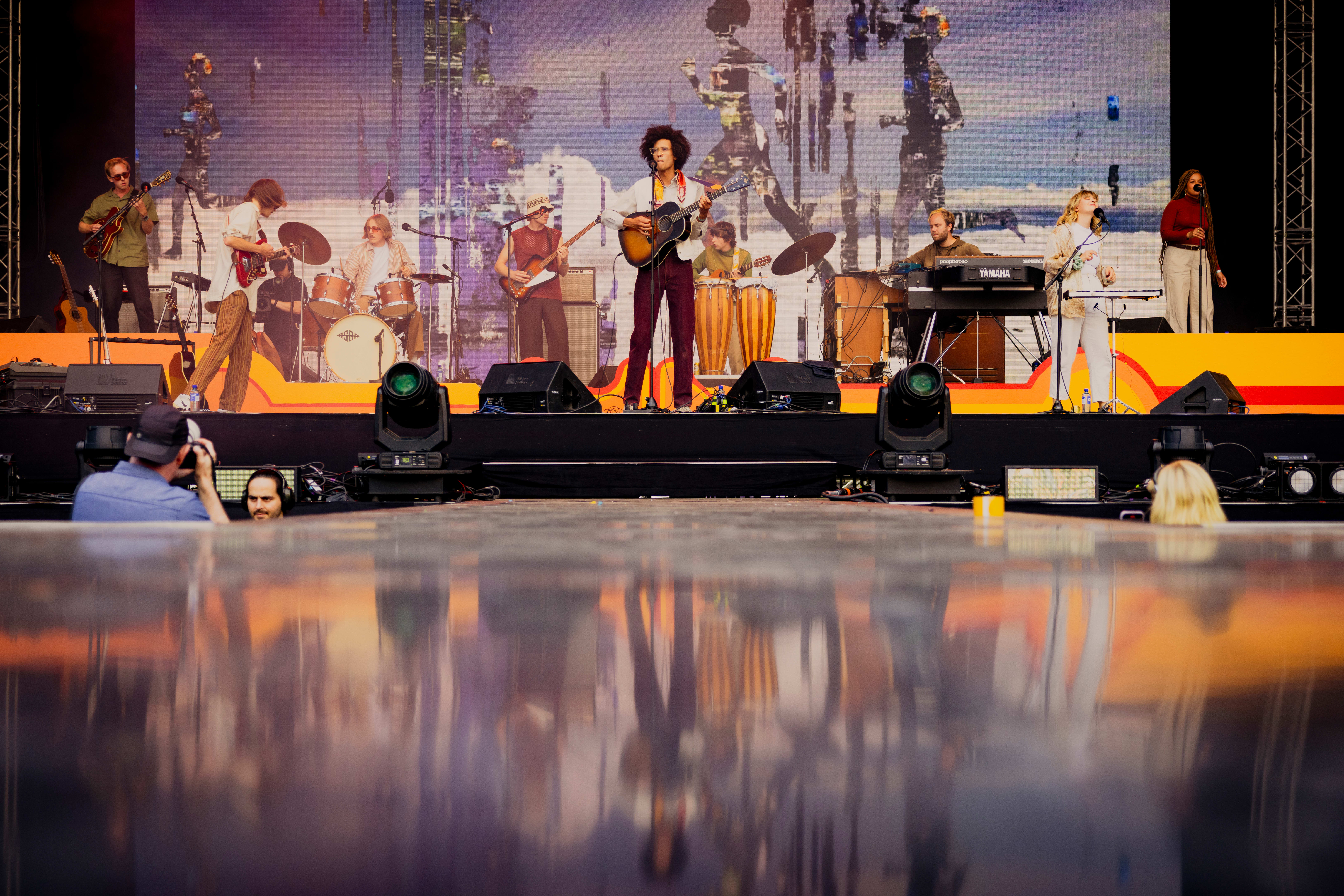 Beharie stiller med et solid band på Øya.