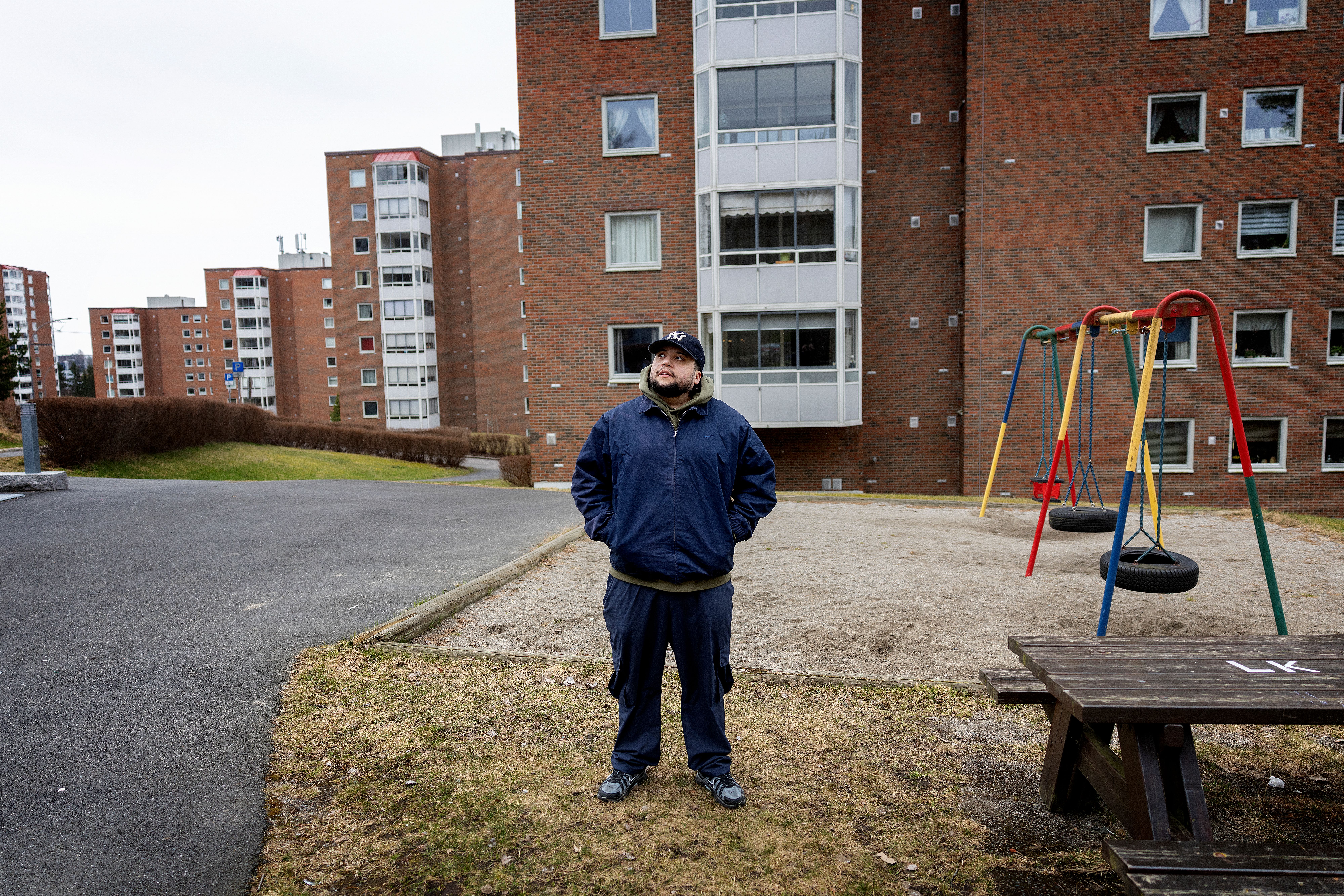 Jonas Benyoub vokste opp i blokken rett bak på Ellingsrud. I dag bor han bare et steinkast unna. 