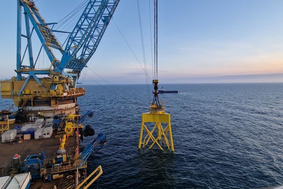 Verdens dypeste havvindmølle installert på den skotske kysten