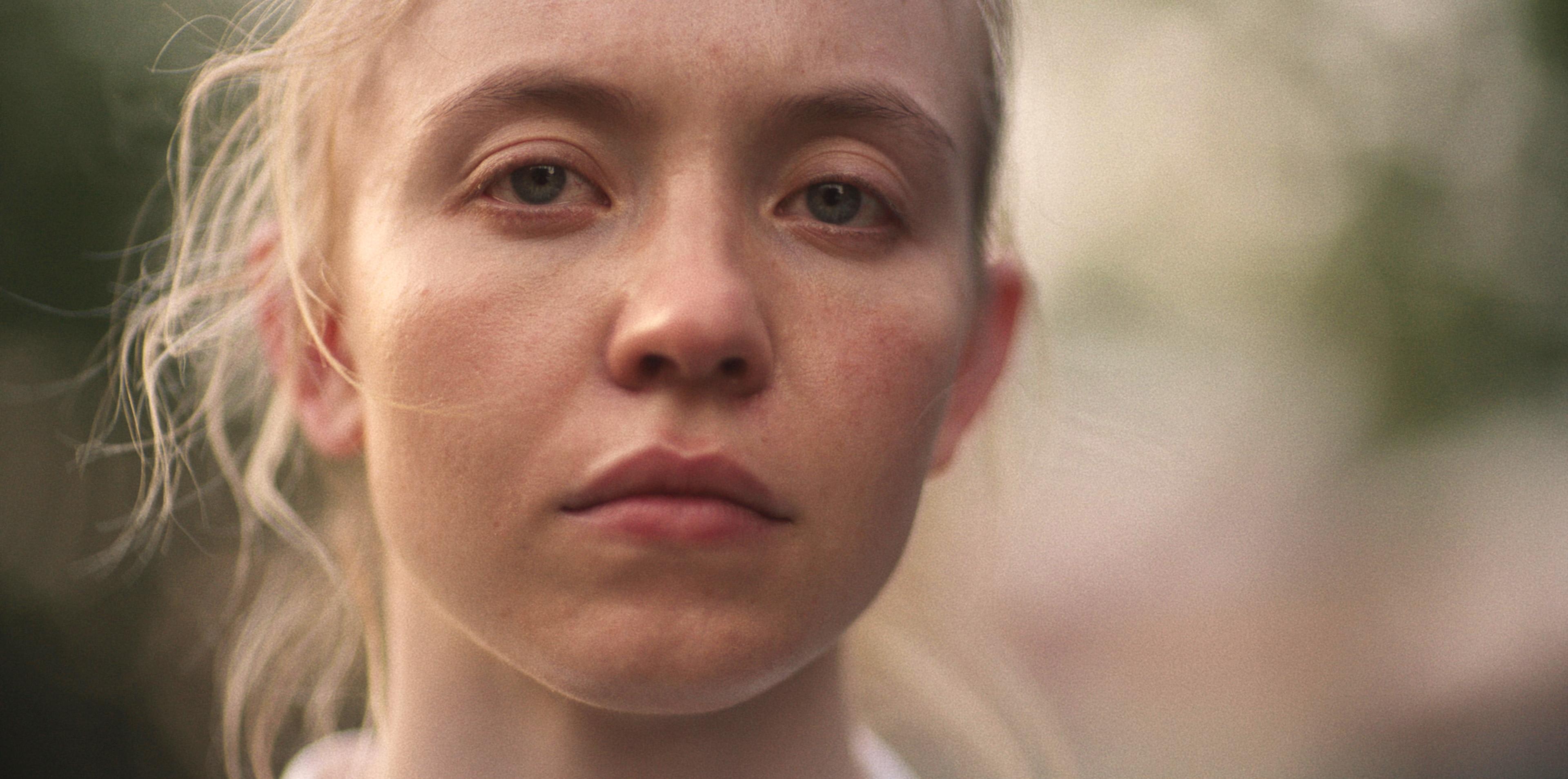 Et ansikt som bærer filmen nesten alene.