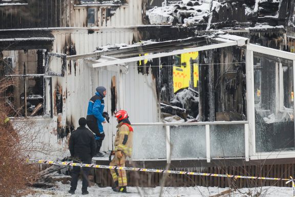 Brannen i Svelvik etterforskes som drap, selvdrap og brannstiftelse
