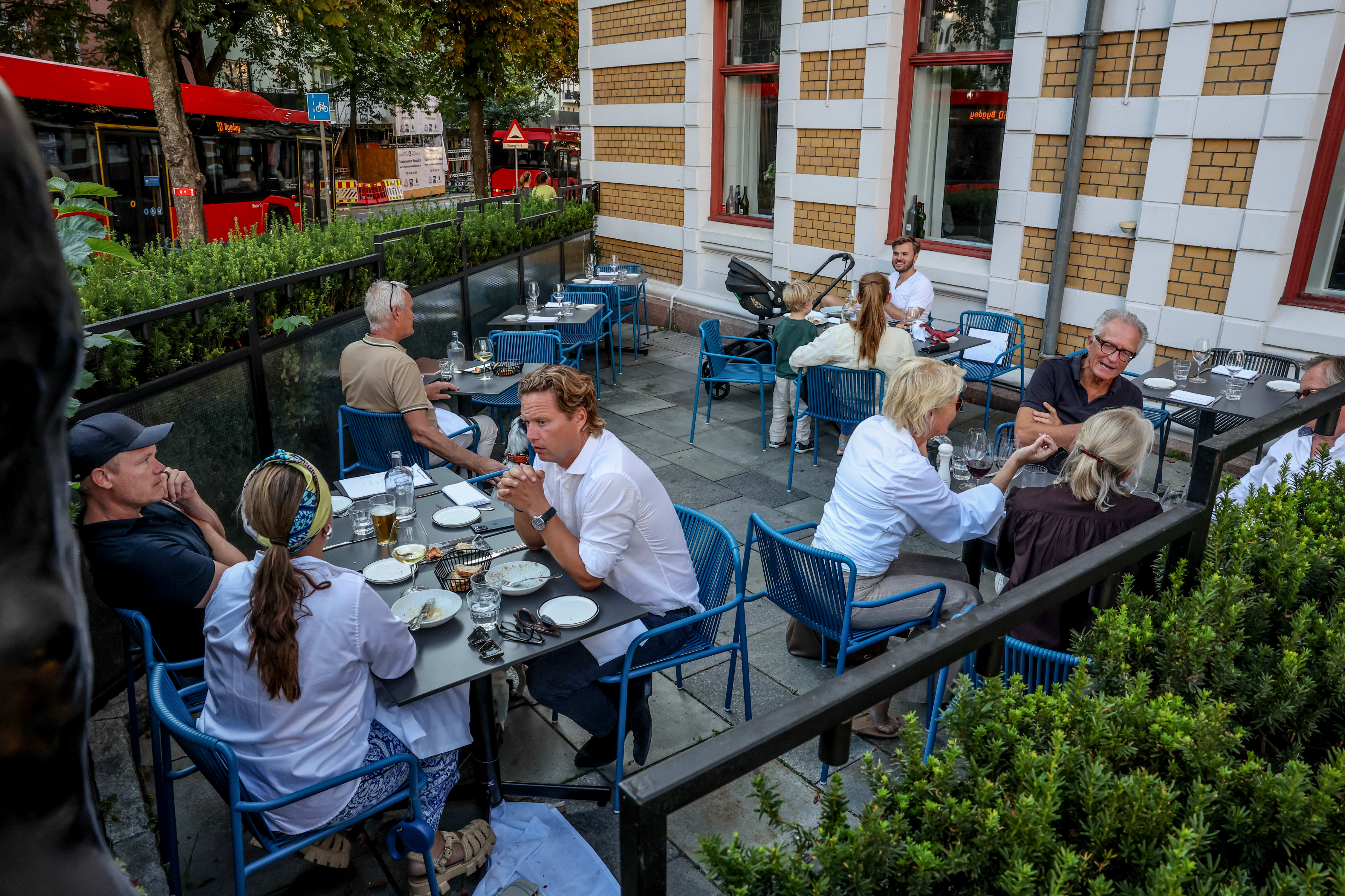 Fin uteplass utenfor restauranten. 