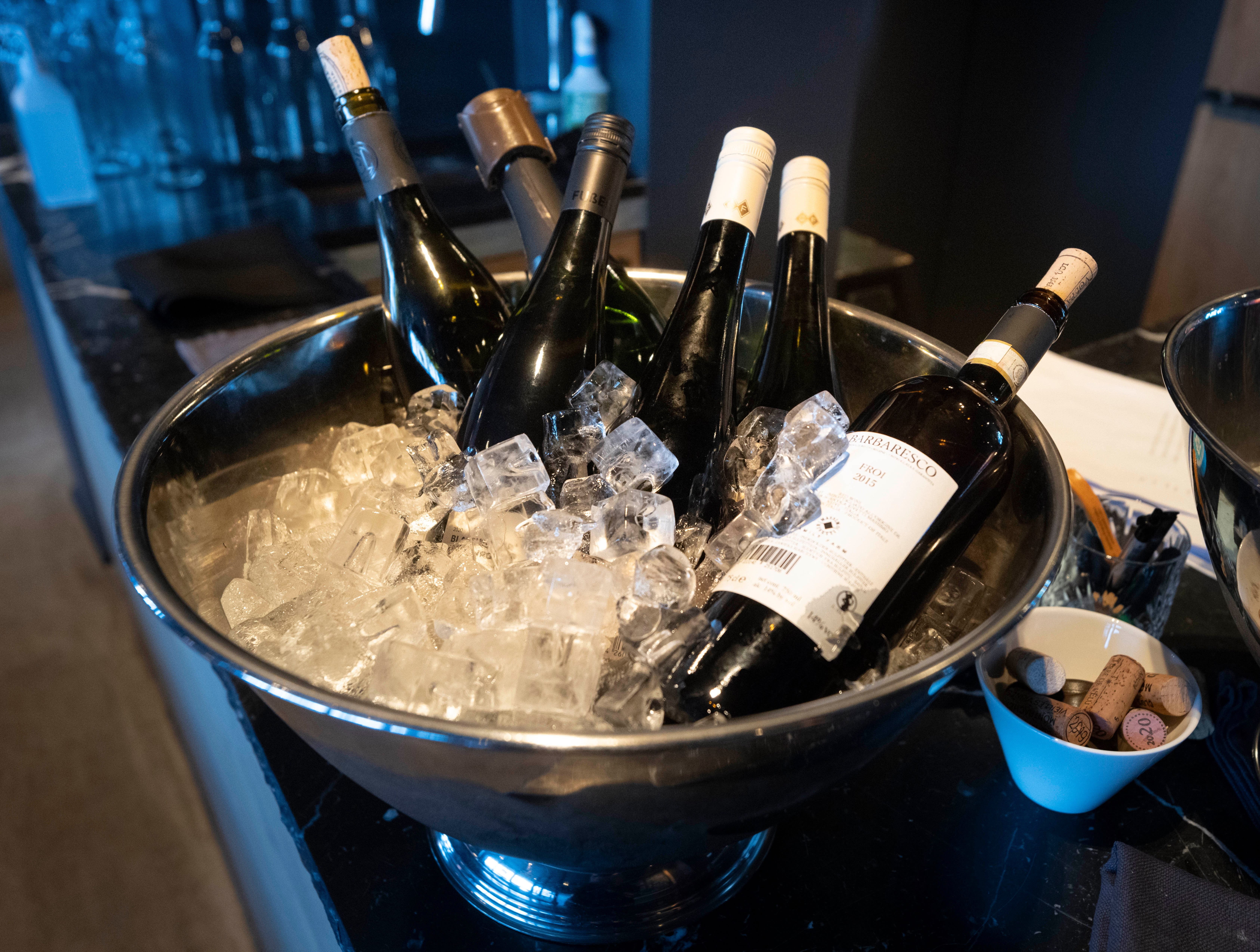 Mye god vin, både på glass og flaske. 