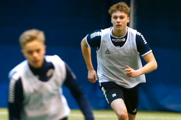 Isak (17) har ikke proffkontrakt med TIL – nå har han havnet i søkelyset til Molde og flere Premier League-klubber