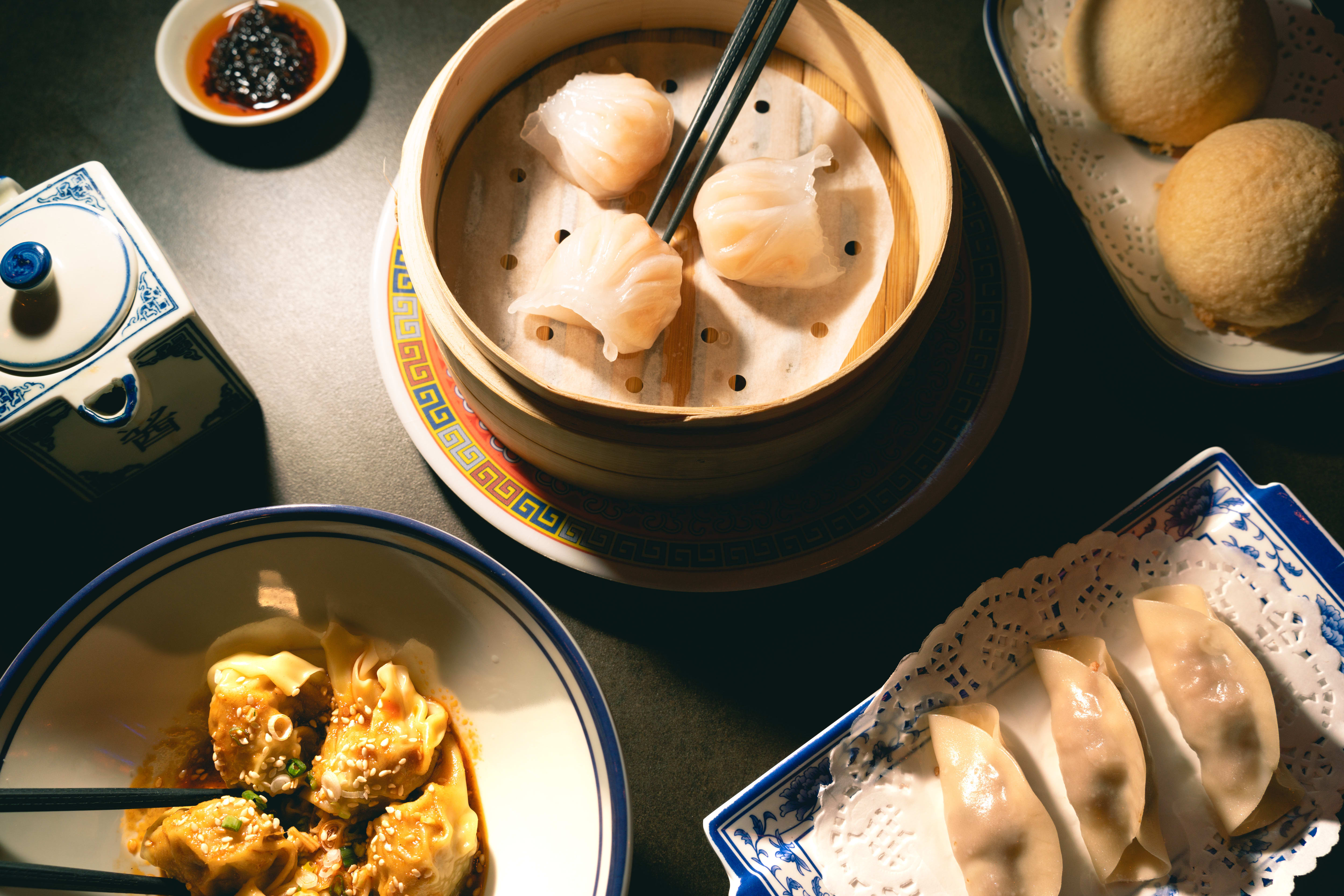 Beef buns (øverst til høyre) og spicy wontons (nederst til venstre) var blant kveldens beste retter.