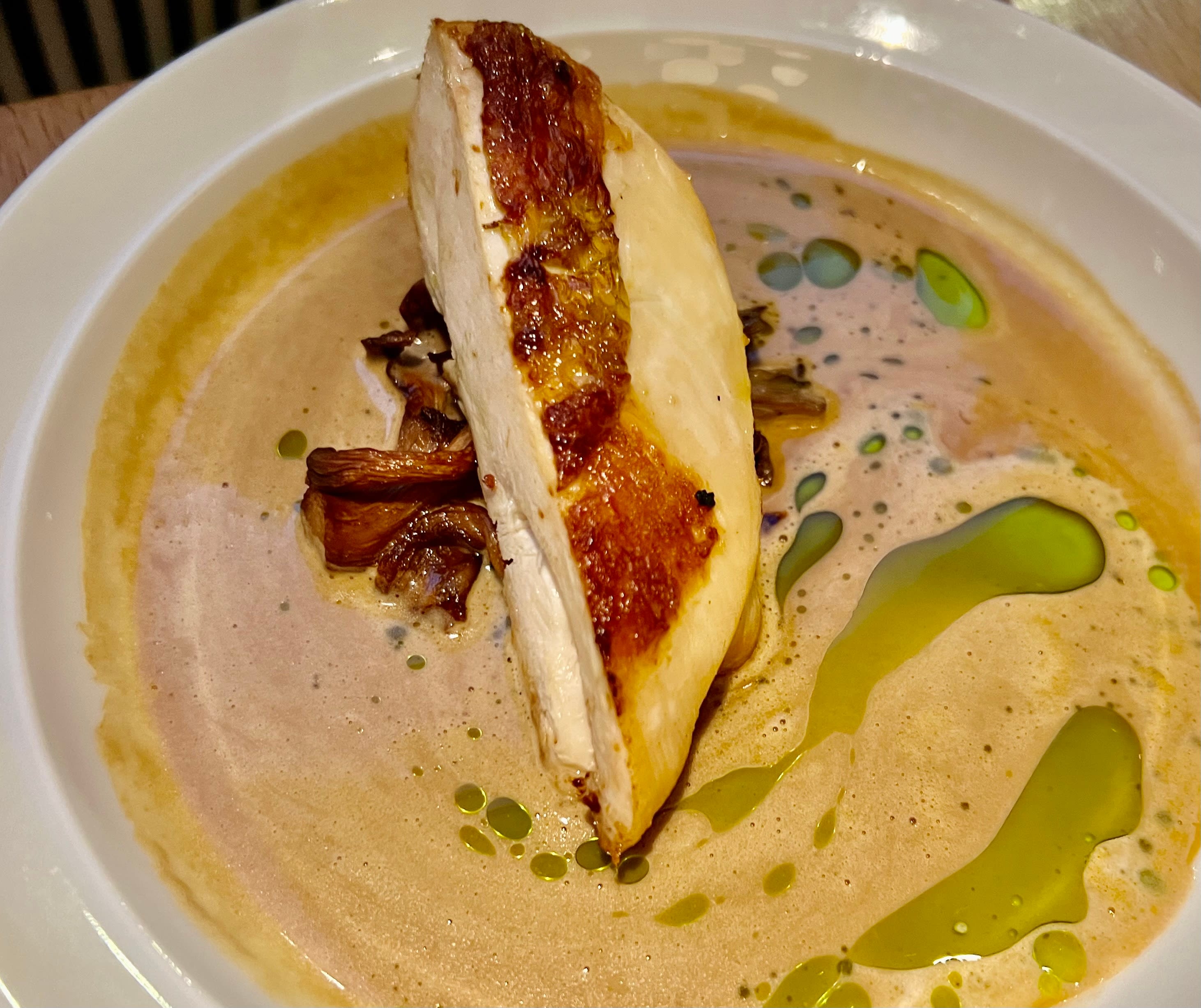 Noe tørt kyllingbryst med sopp. 