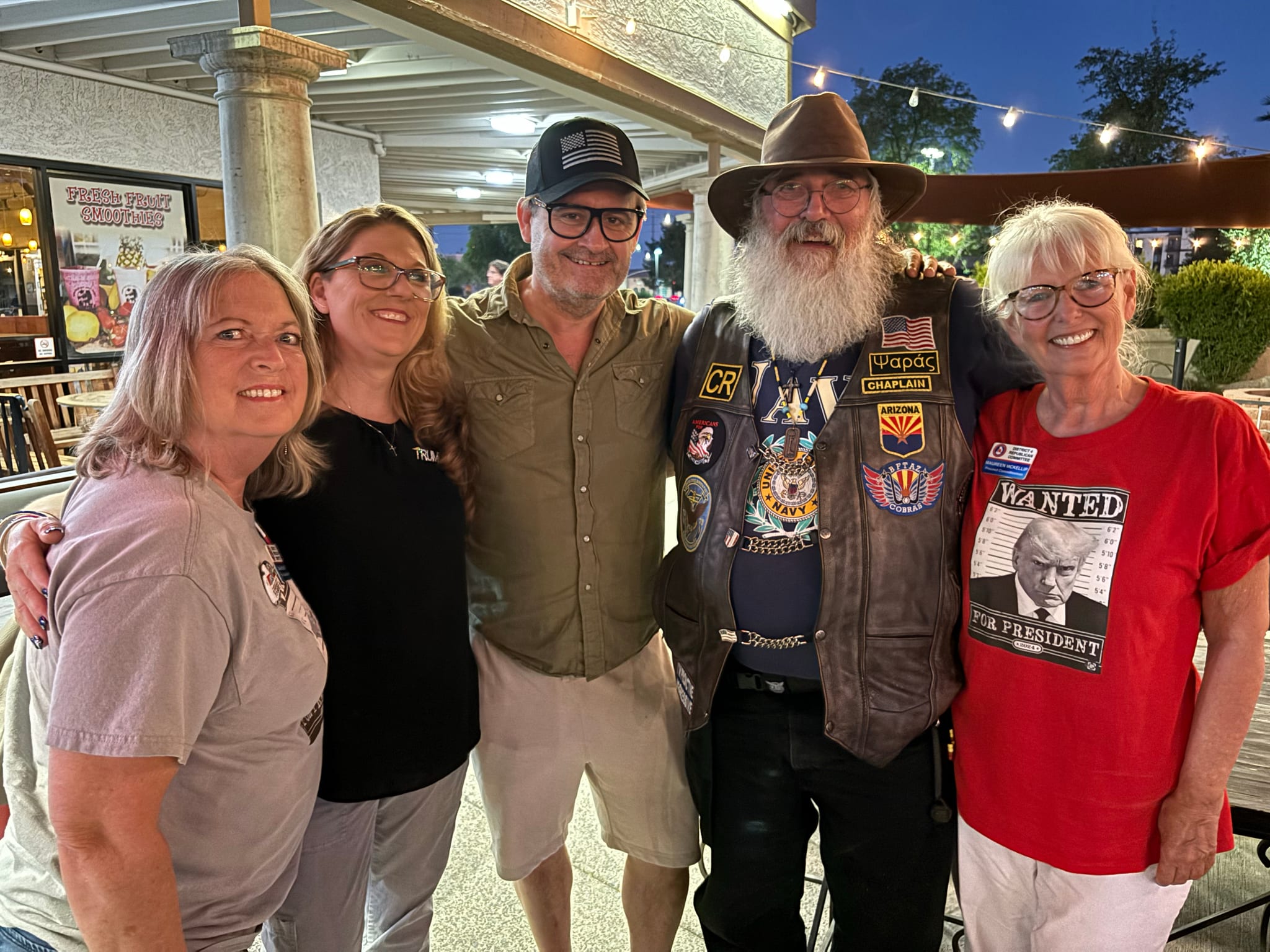 Seltzer  sammen med Trumpsupportere i Phoenix.