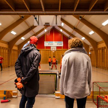 Regningen blir stadig høyere for fotballforeldre i Oslo vest: – Vi har havnet i et hamsterhjul