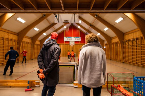 Regningen blir stadig høyere for fotballforeldre i Oslo vest: – Vi har havnet i et hamsterhjul