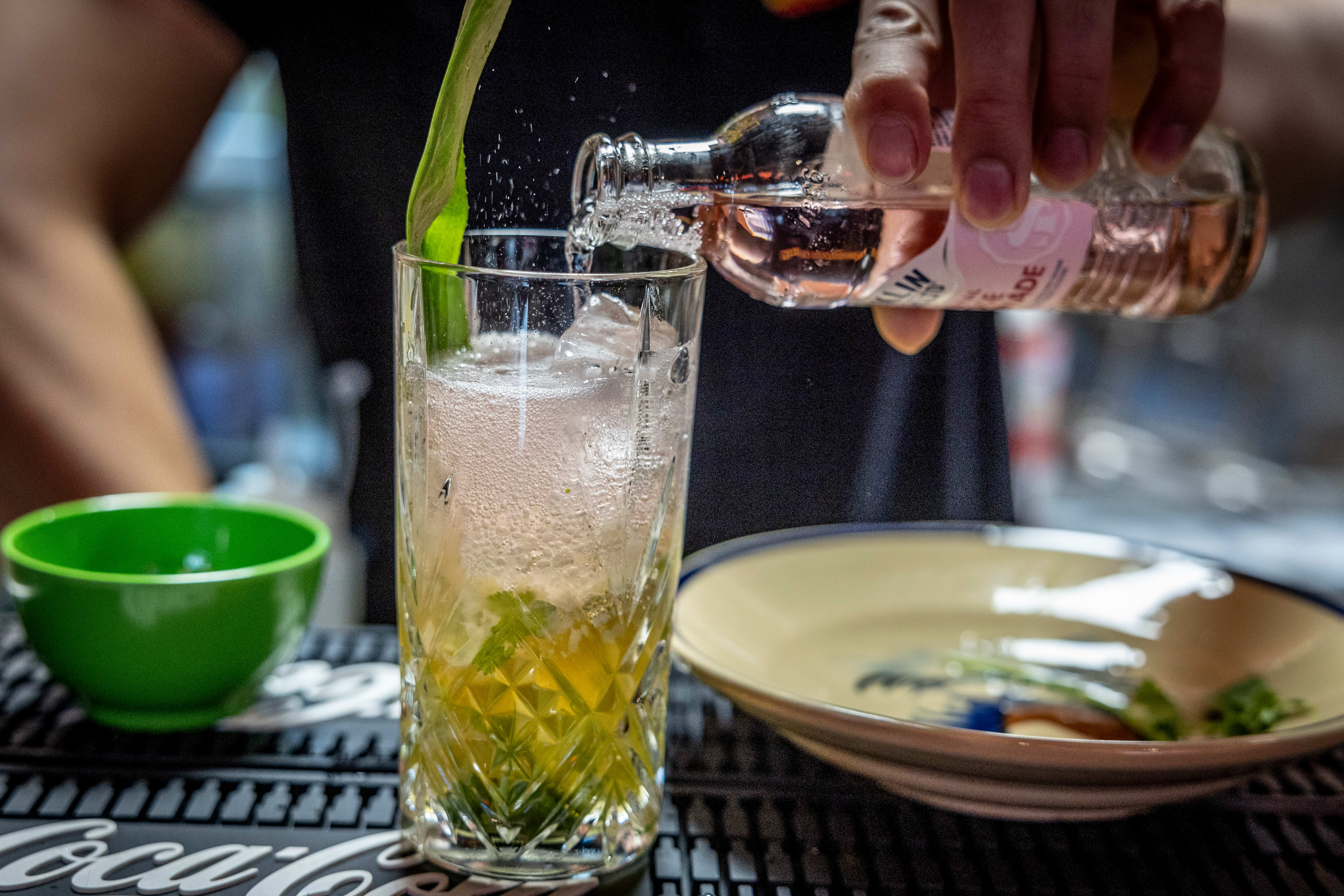 De har en lang liste av cocktails, både med og uten alkohol.