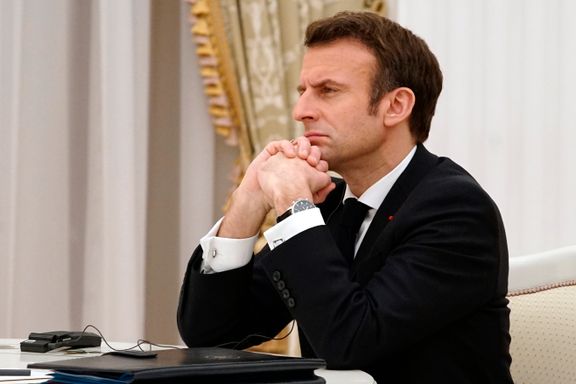Macron ble ydmyket av USA. Nå håper han på triumf i Russland.