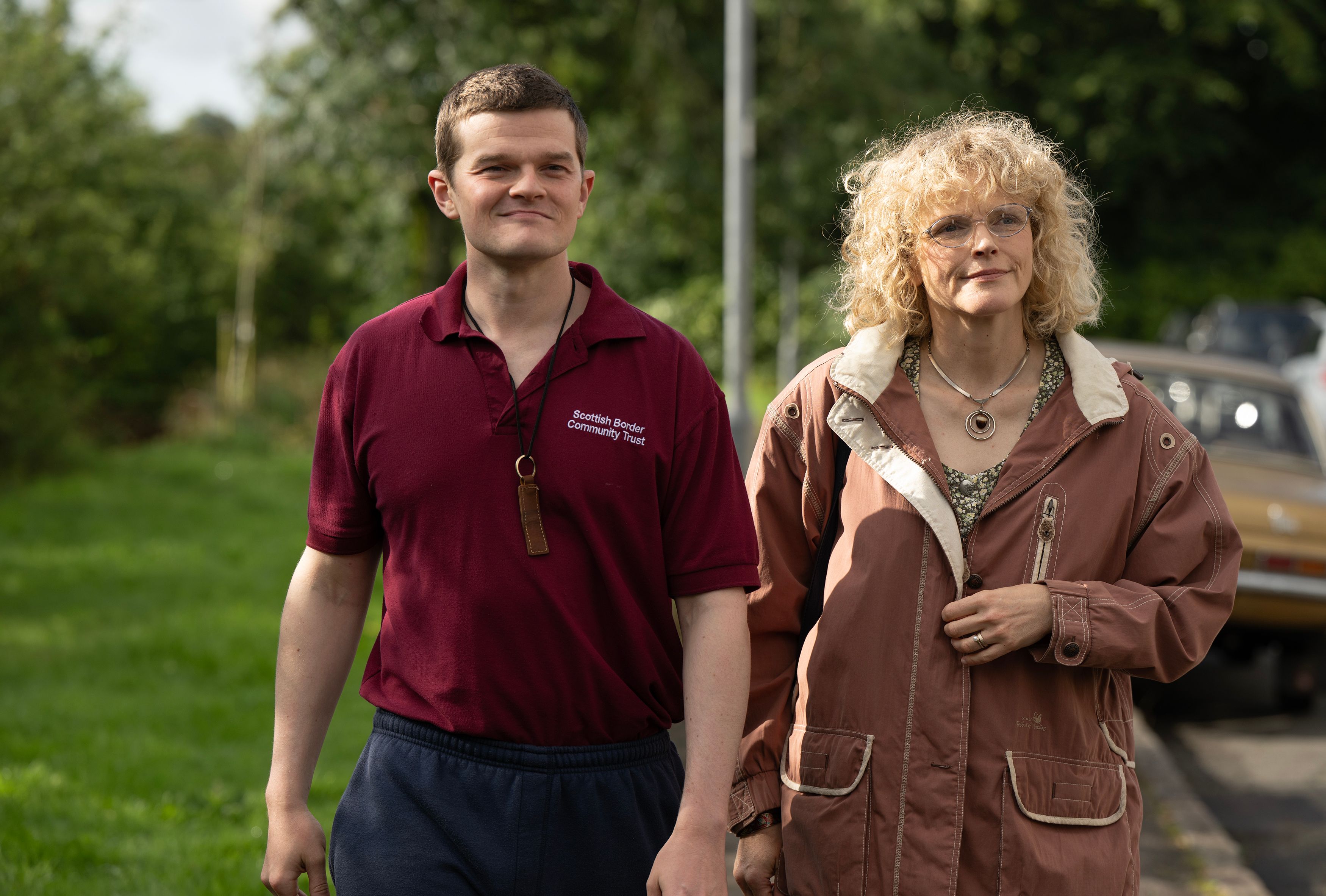 John (Robert Aramay) og Dottie (Maxine Peake)