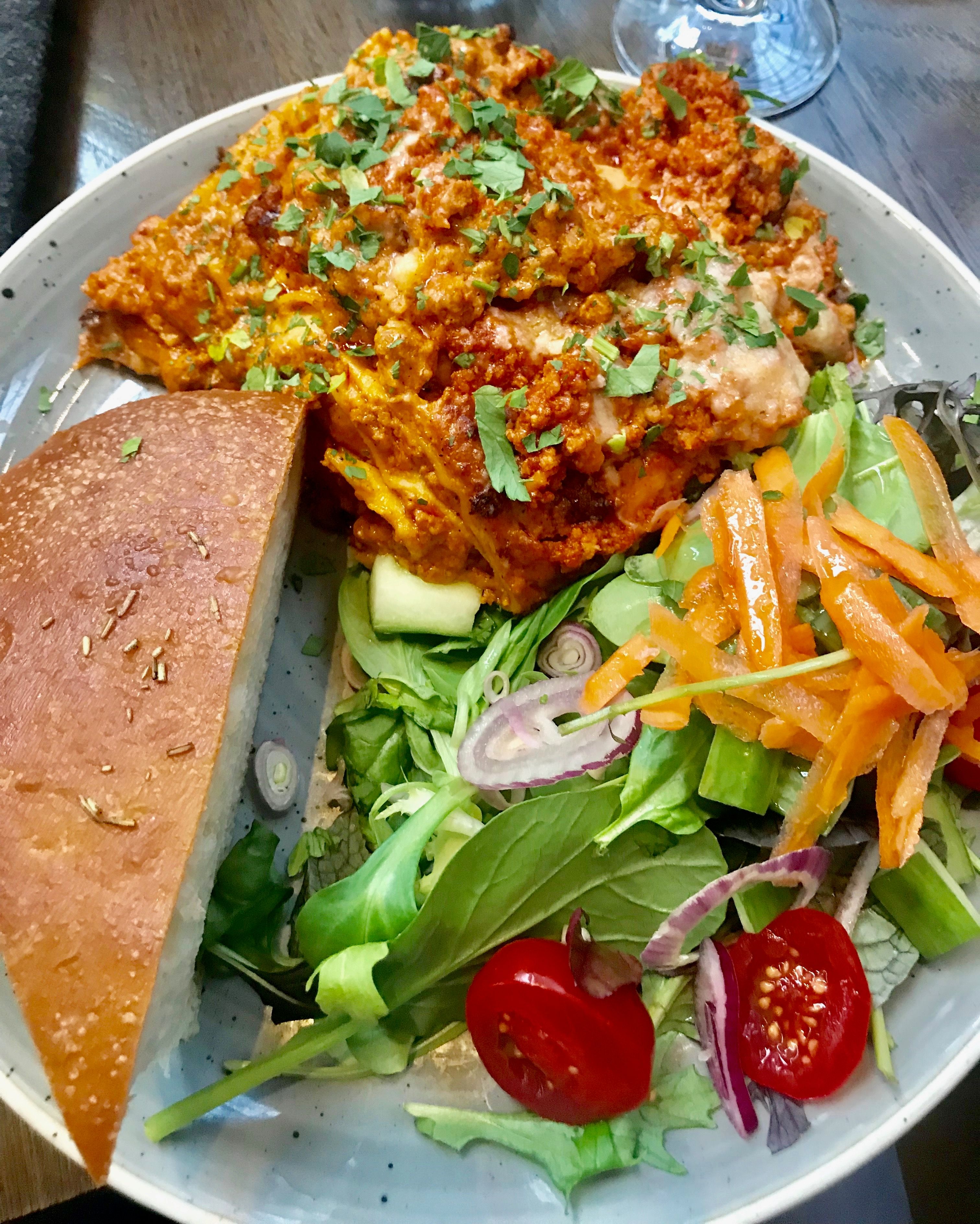 Grei lasagne, men retten trenger krydder og urter. Nå smaker det veldig lite. 