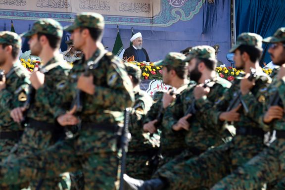 Iran holder militærøvelse mens sanksjoner trer i kraft