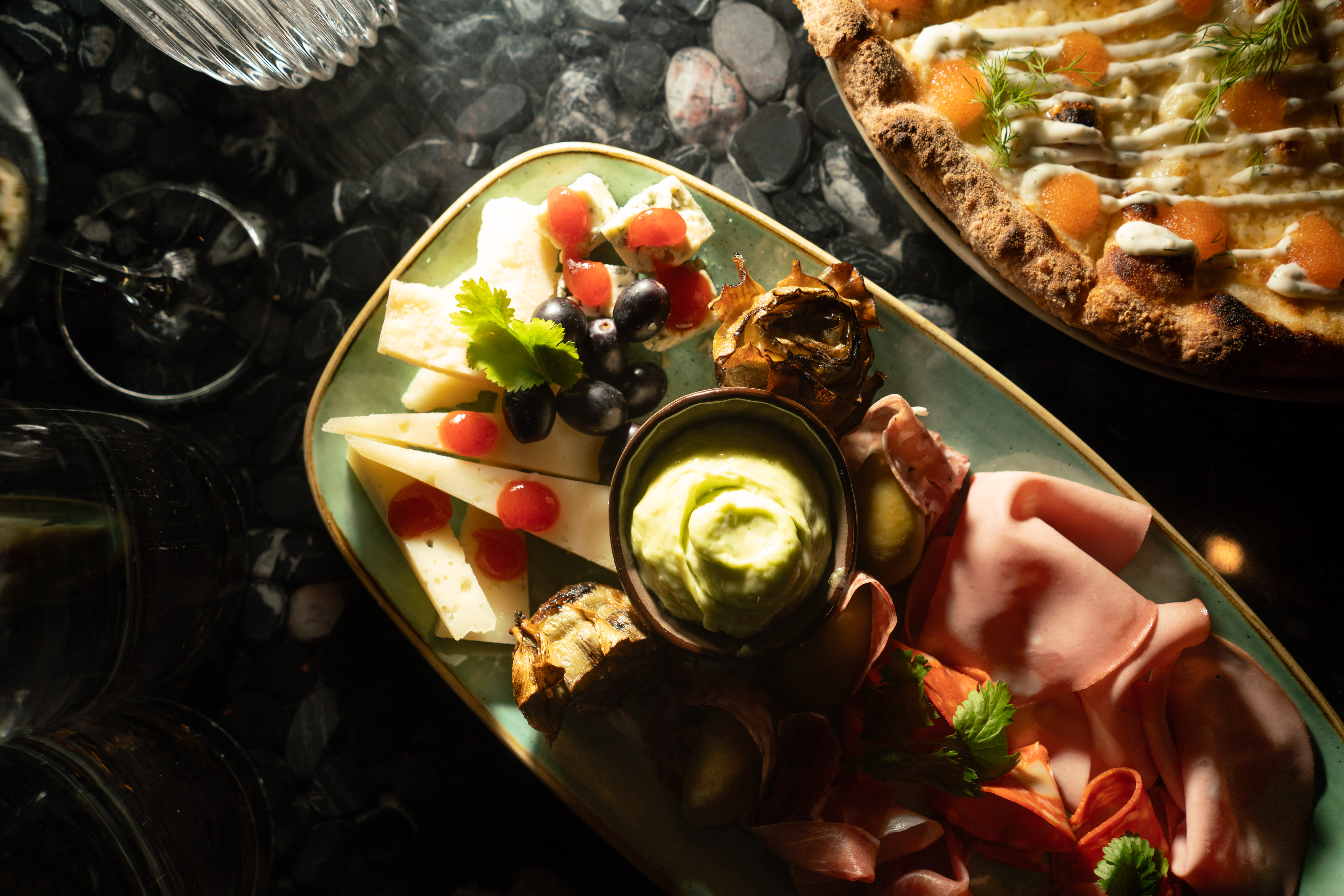 Grei start med oster og skinker til 255 kroner. 