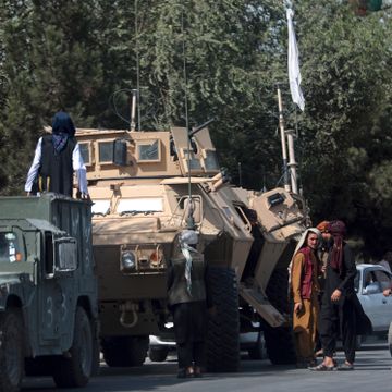 Taliban har tatt over enorme mengder amerikansk militærutstyr. Norge vurderer å destruere sitt.