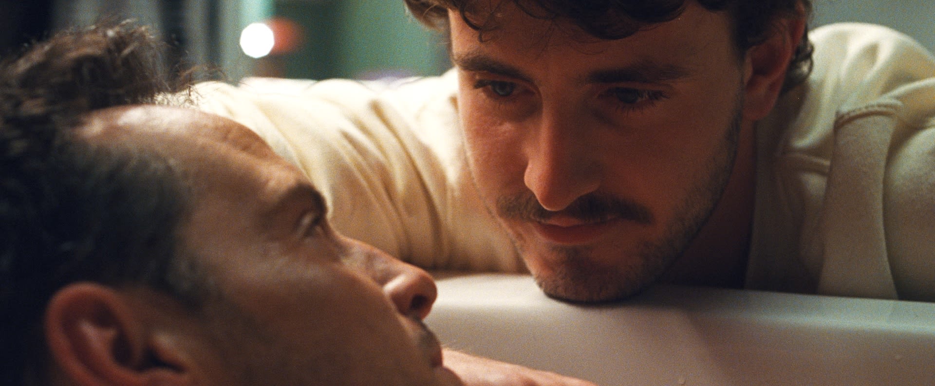 Adam (Andrew Scott) og Harry (Paul Mescal) er to sårbare menn