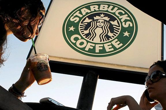 Starbucks: Vil ansette 10.000 flyktninger