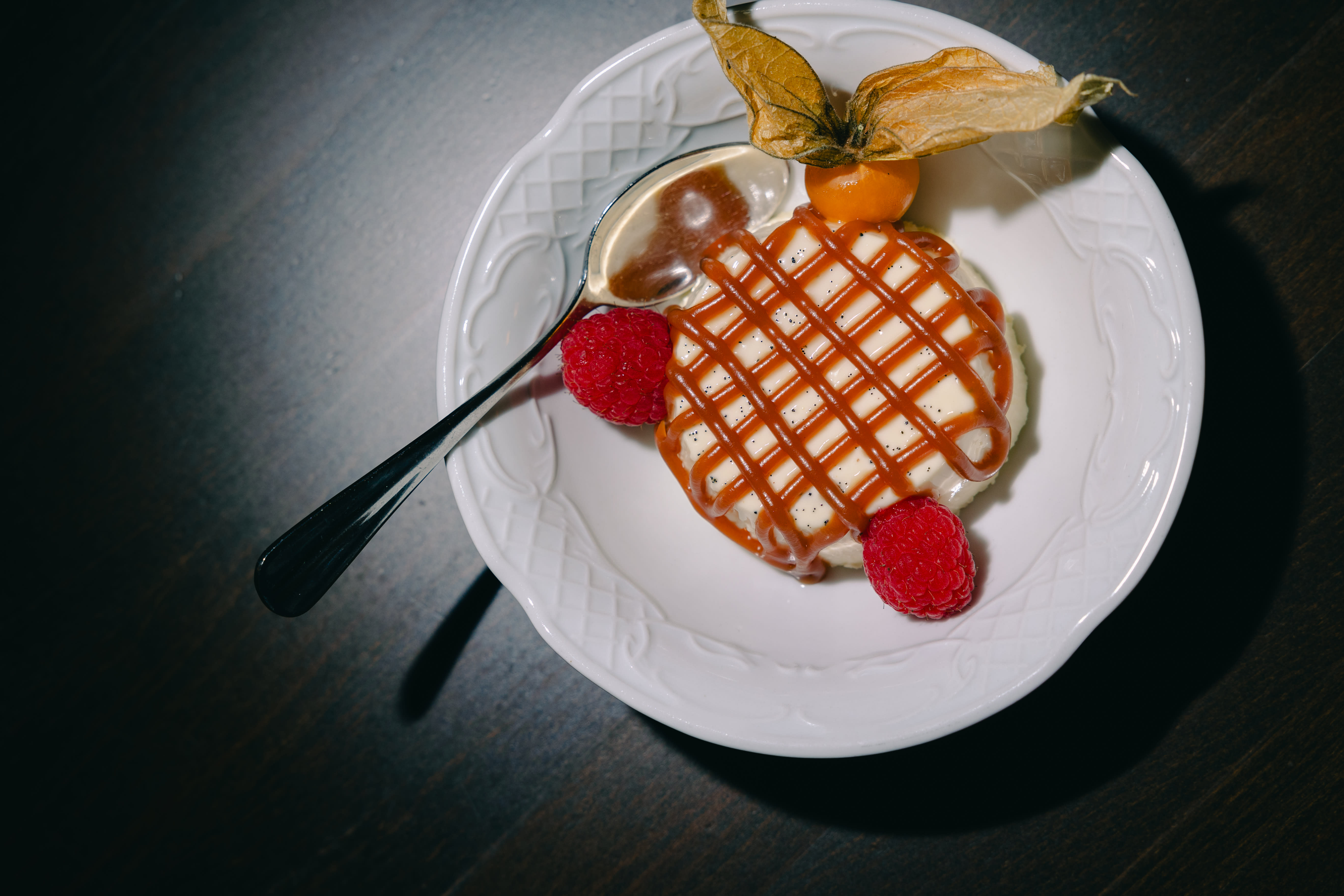 Panna cotta med karamellsaus.