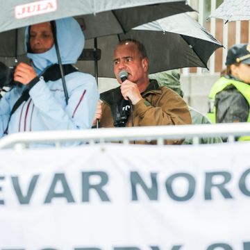 Hamar: Sian møtt av støyende motdemonstranter