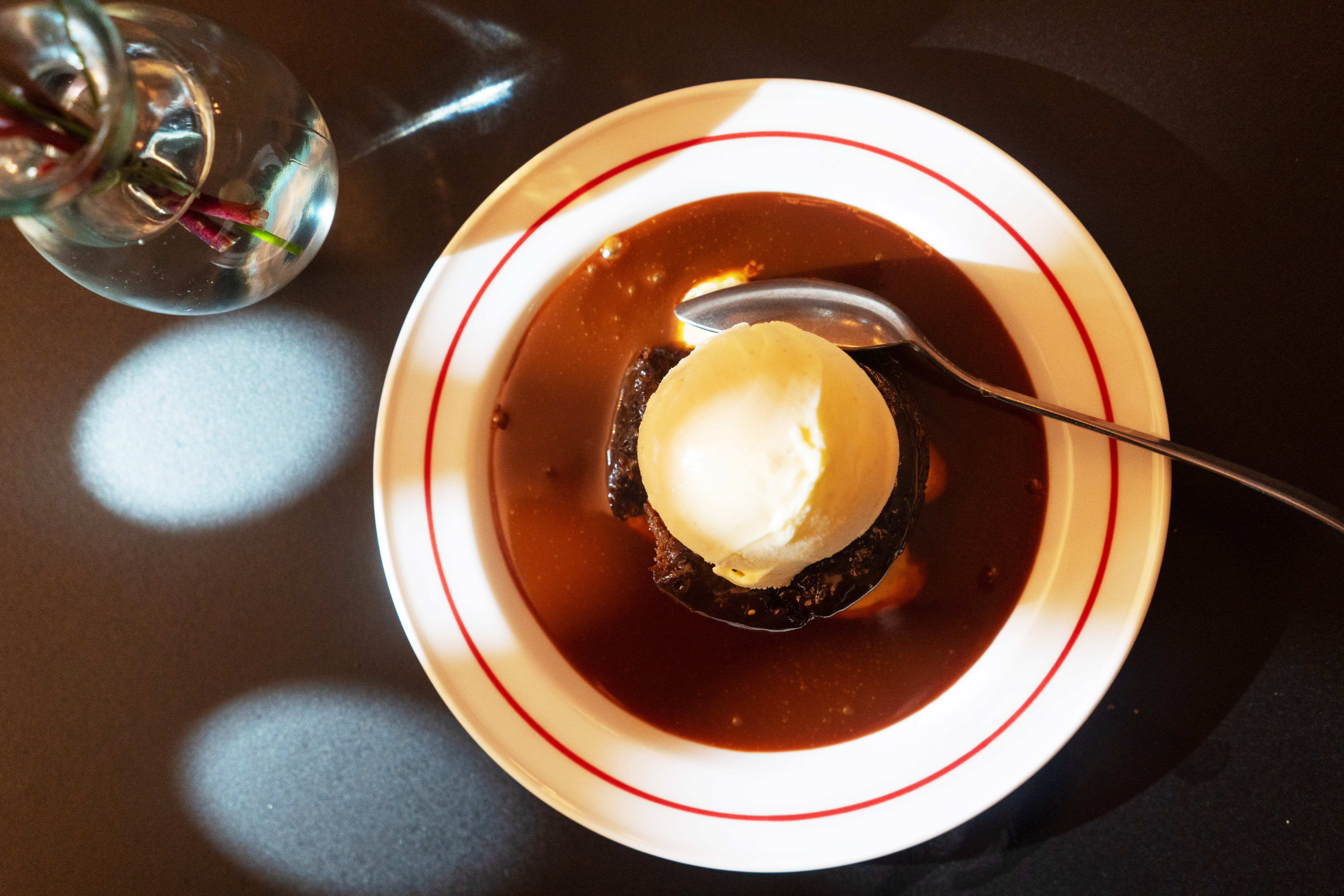 Klissete og god dessert med brunostkaramell. 