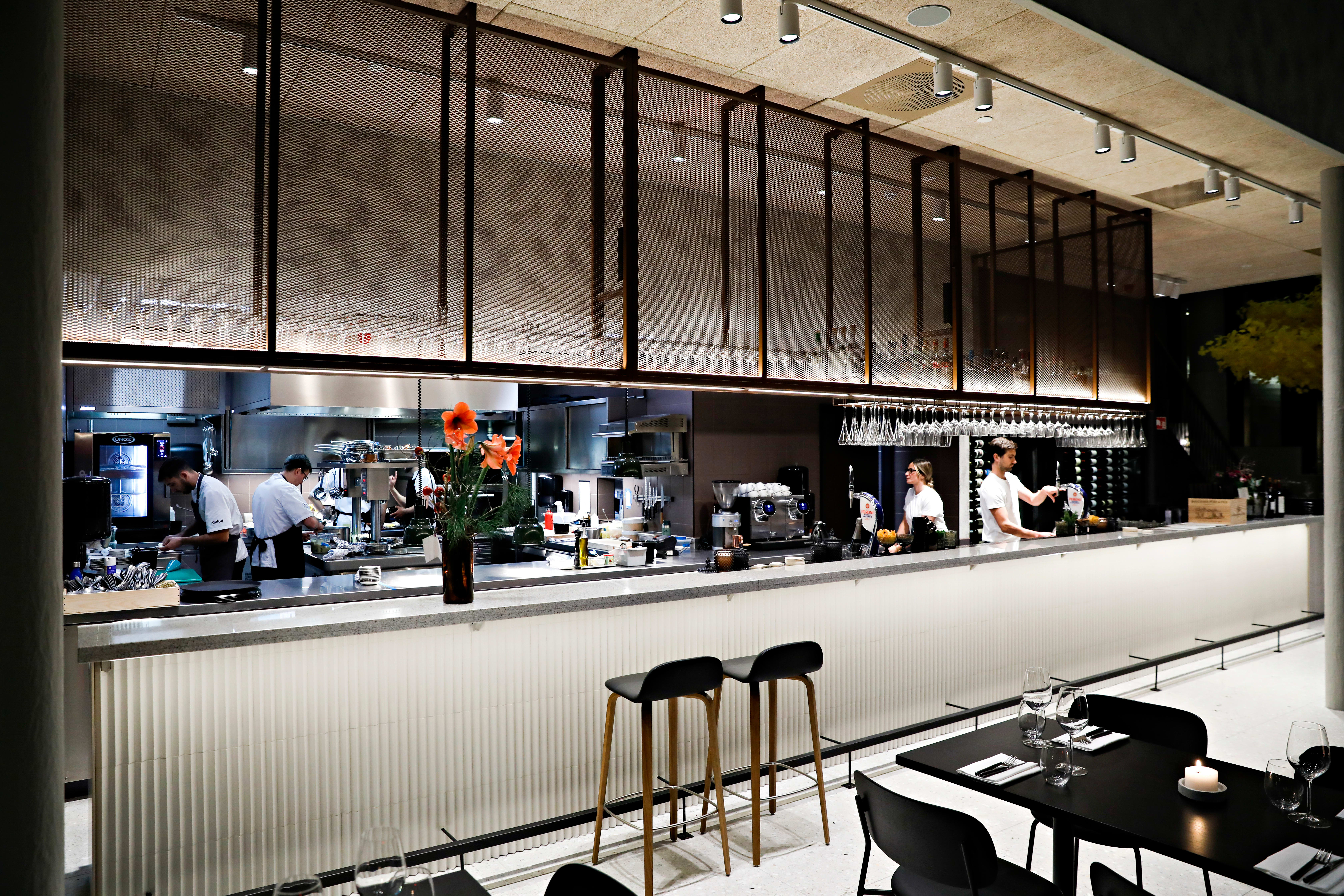 Avalon serverer Fine de Claire-østers med jordbær mignonette.