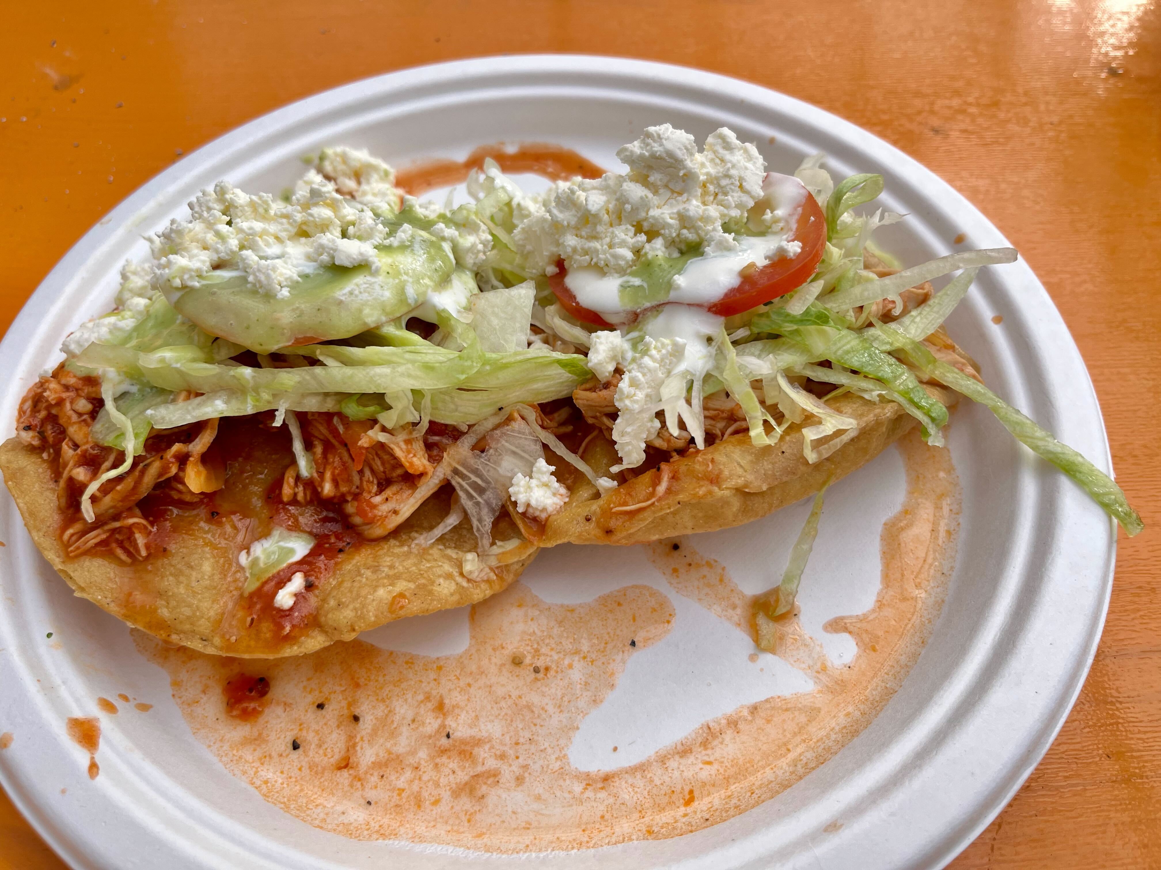 Tostadas med kylling er en soggy og smakløs affære. 