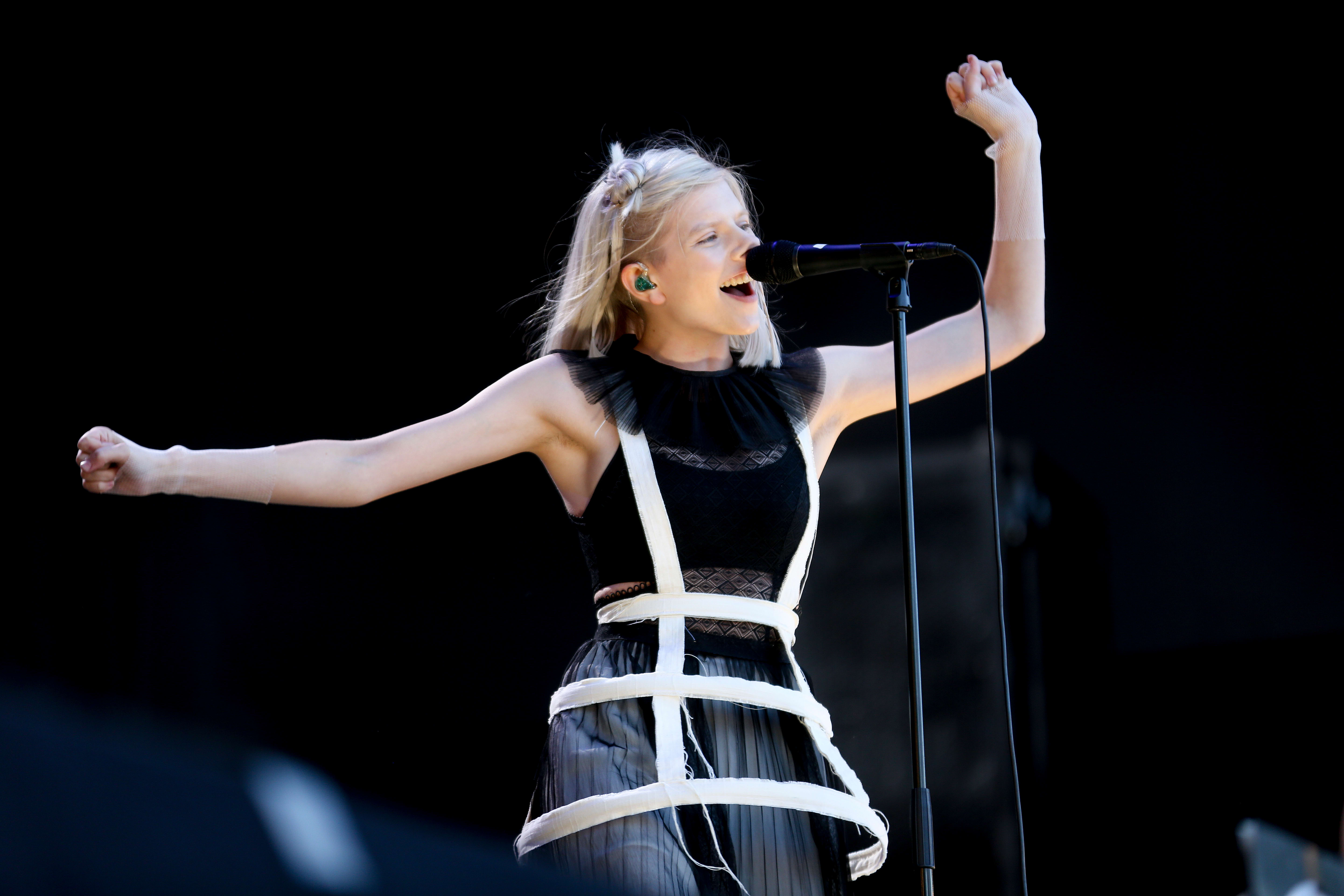 Aurora på Øyafestivalen i 2016. 