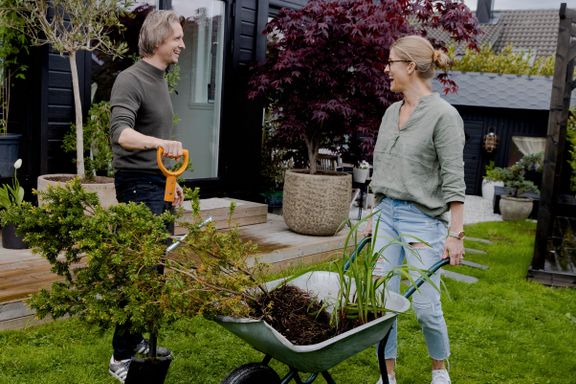 Vil du få hagen til å bugne uten at det koster deg en krone? Prøv hagebruk anno 1975. 