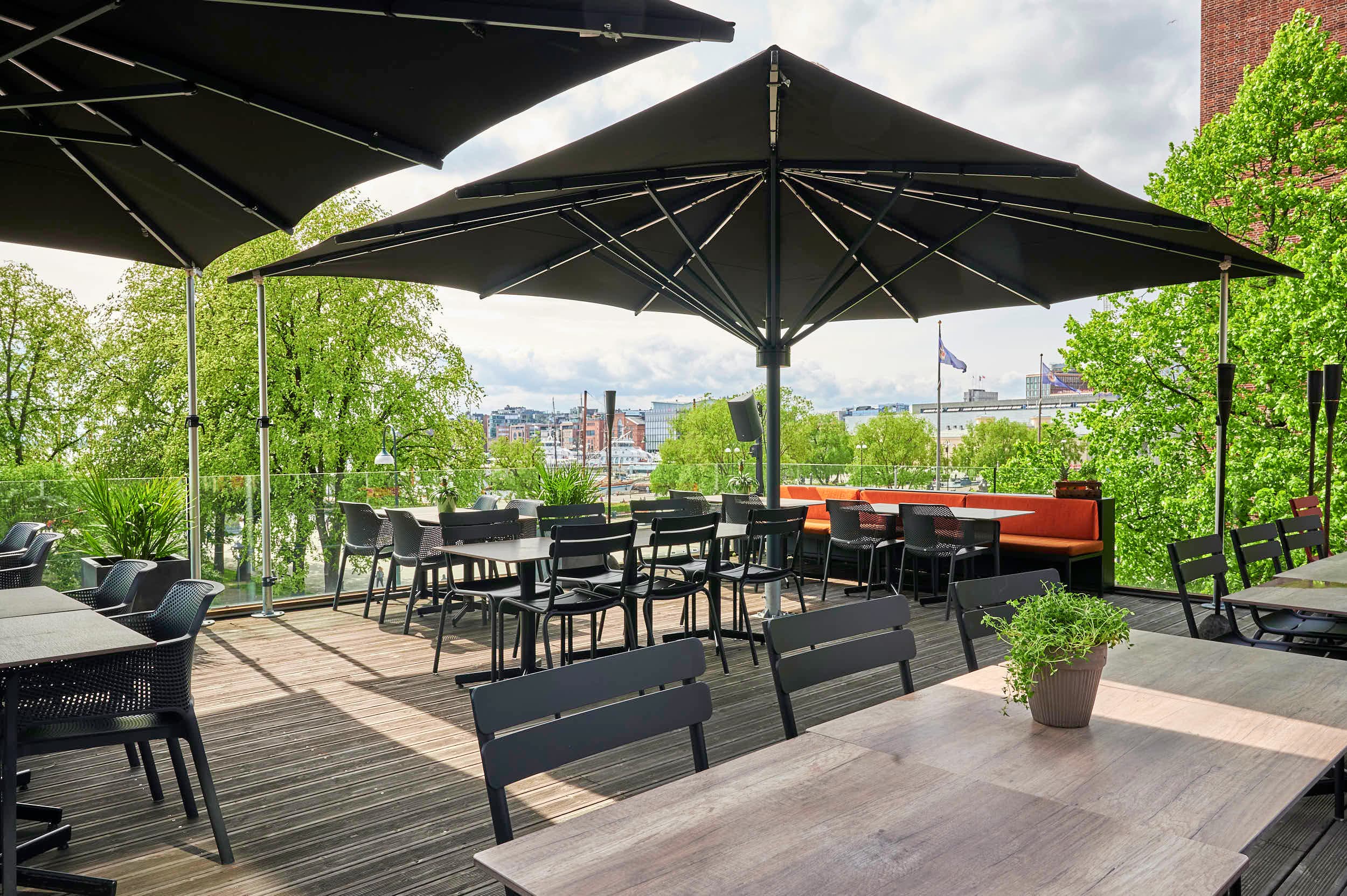 Fra denne takterrassen har du utsikt mot Kontraskjæret, Aker brygge og fjorden. 