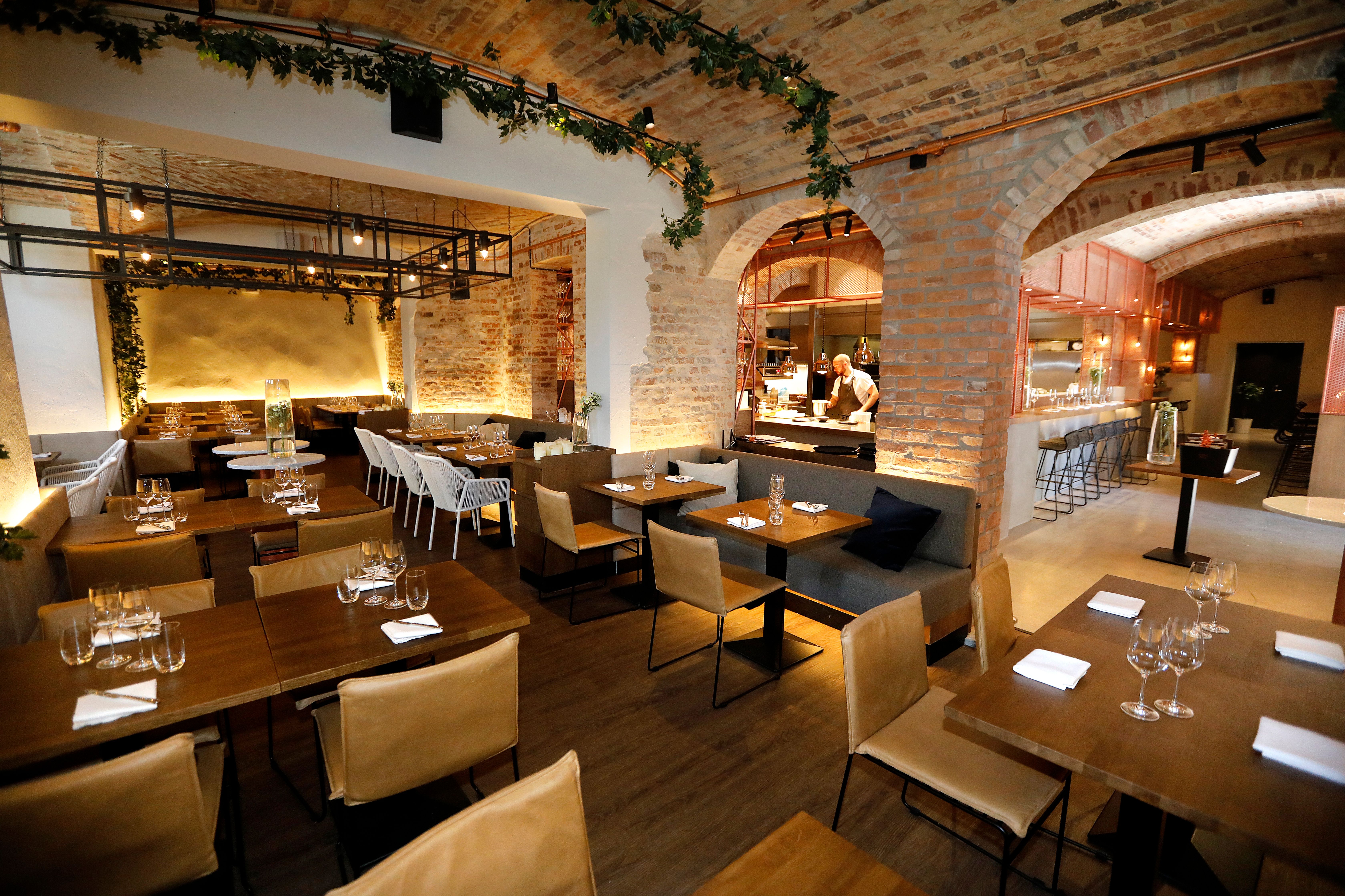 Intimt og hyggelig lokale med gode stoler. 