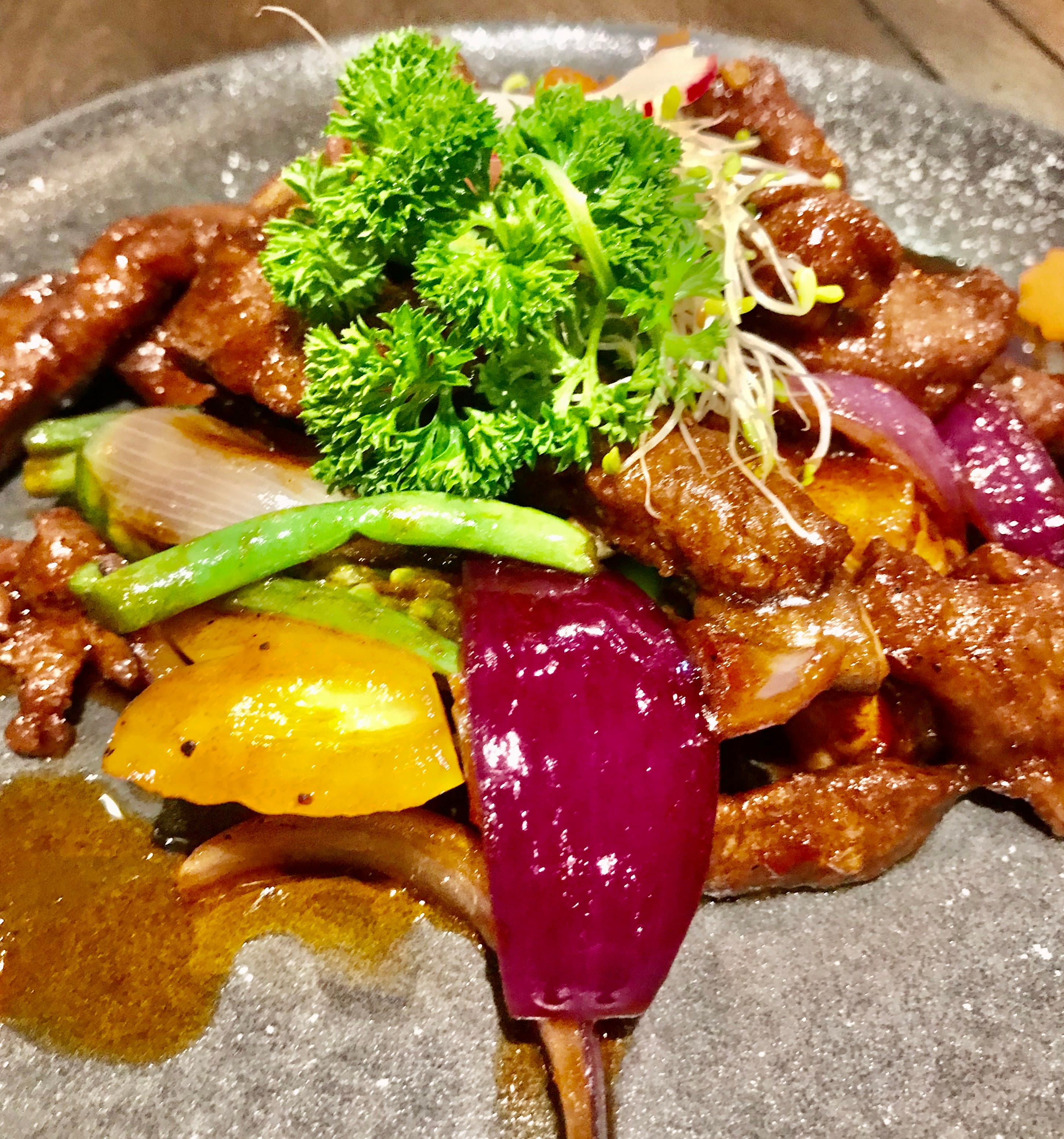 Maten må være varm når den blir servert. Kald indrefilet trekker ned totalinntrykket. 