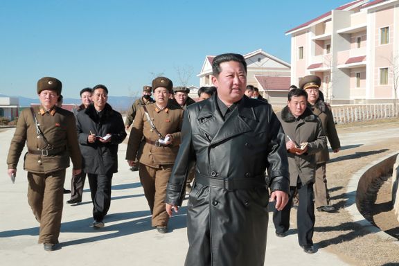Motepoliti i Nord-Korea: Folk som stjeler stilen, får inndratt frakken