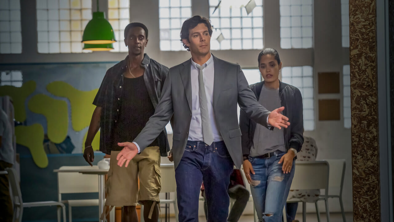 Adam Brody har hovedrollen i «StartUp». Tech-dramaet leverte to underholdende sesonger på Prime Video.