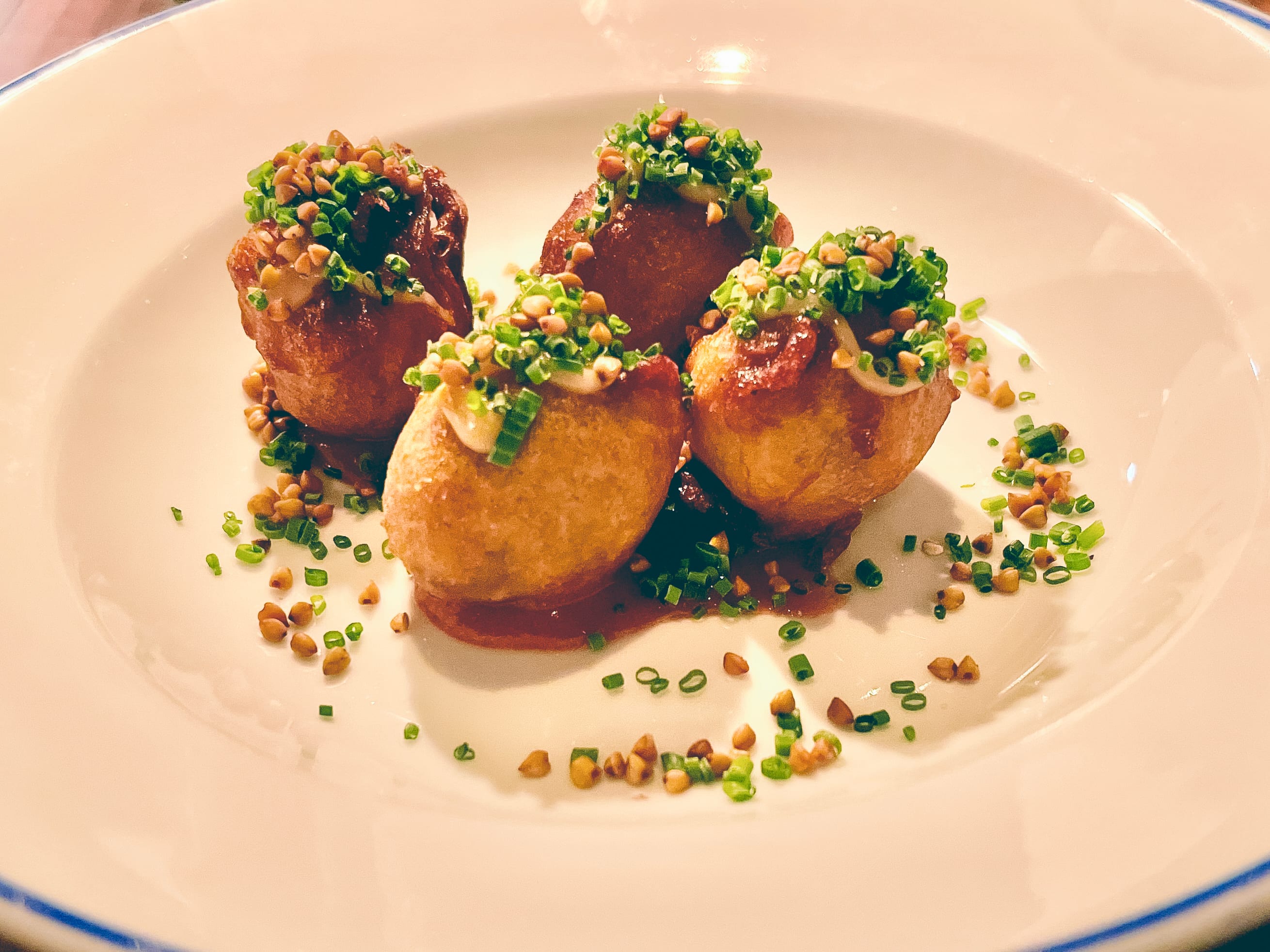 Yakiballer med innkokt oksekjøtt.