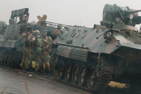 Reuters: Stridsvogner på vei mot Harare