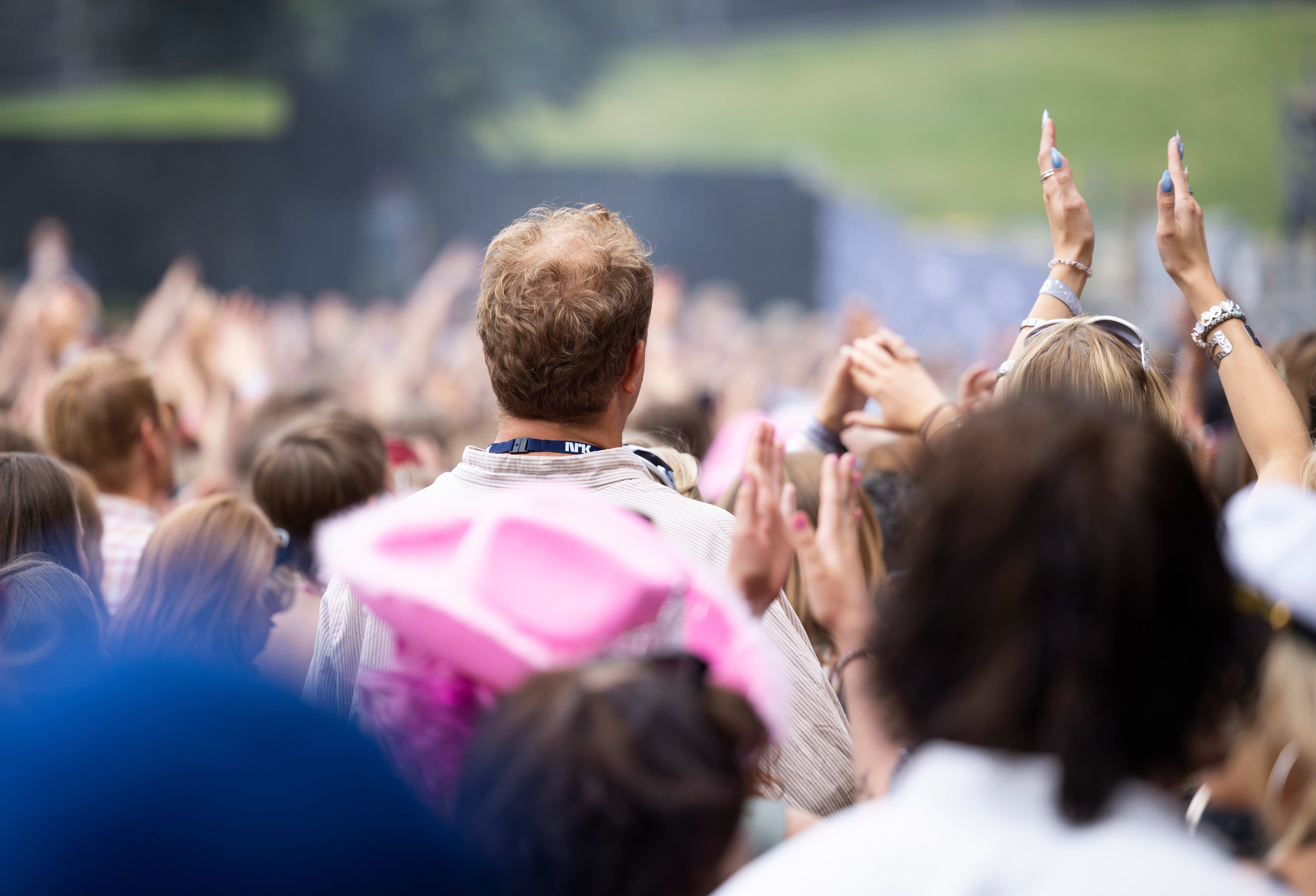 Ett hode skiller seg ut i mengden.