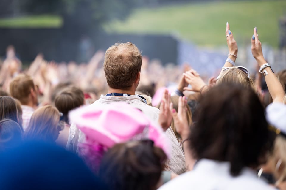 Ett hode skiller seg ut i mengden.