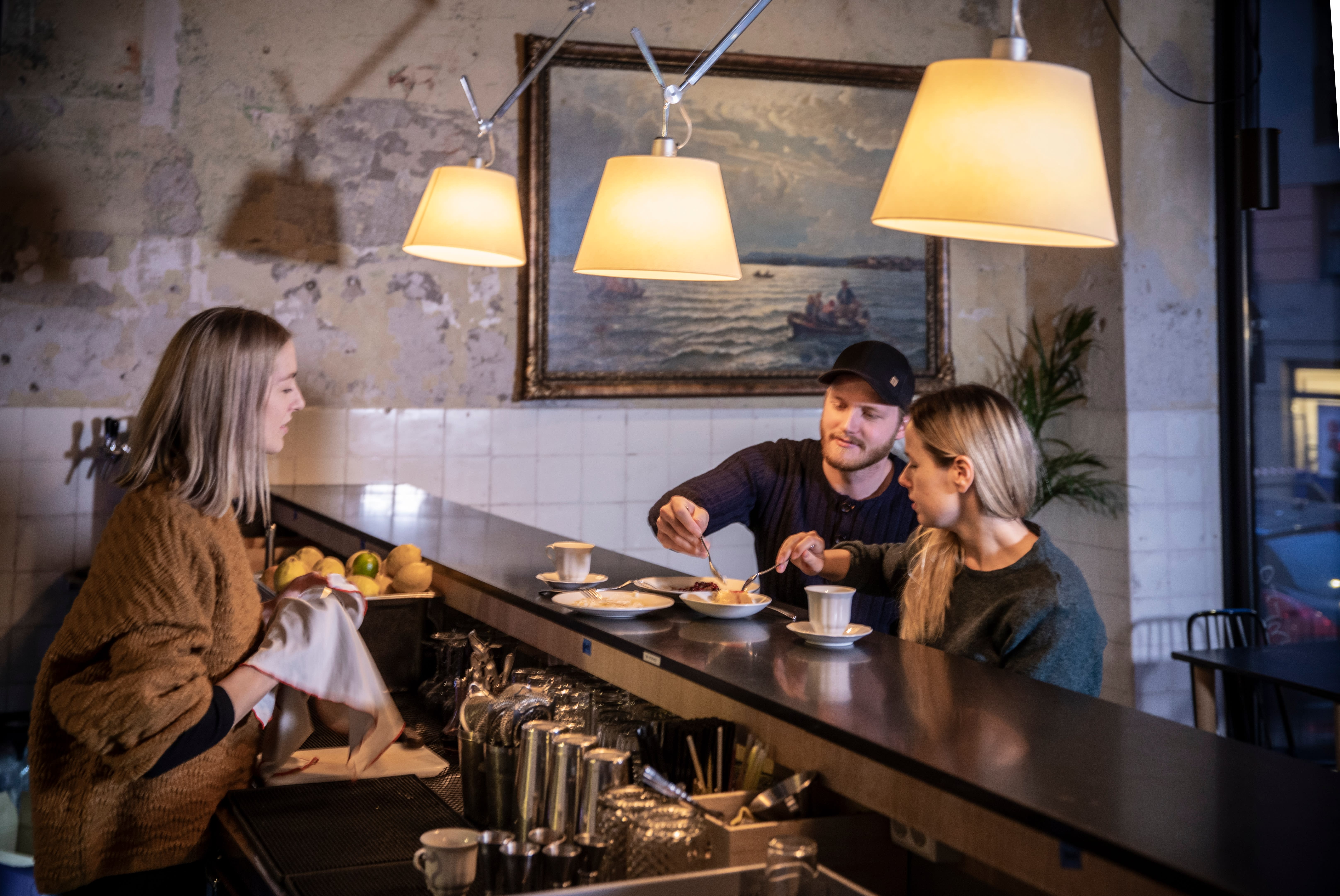 Bra dateplass i baren. 