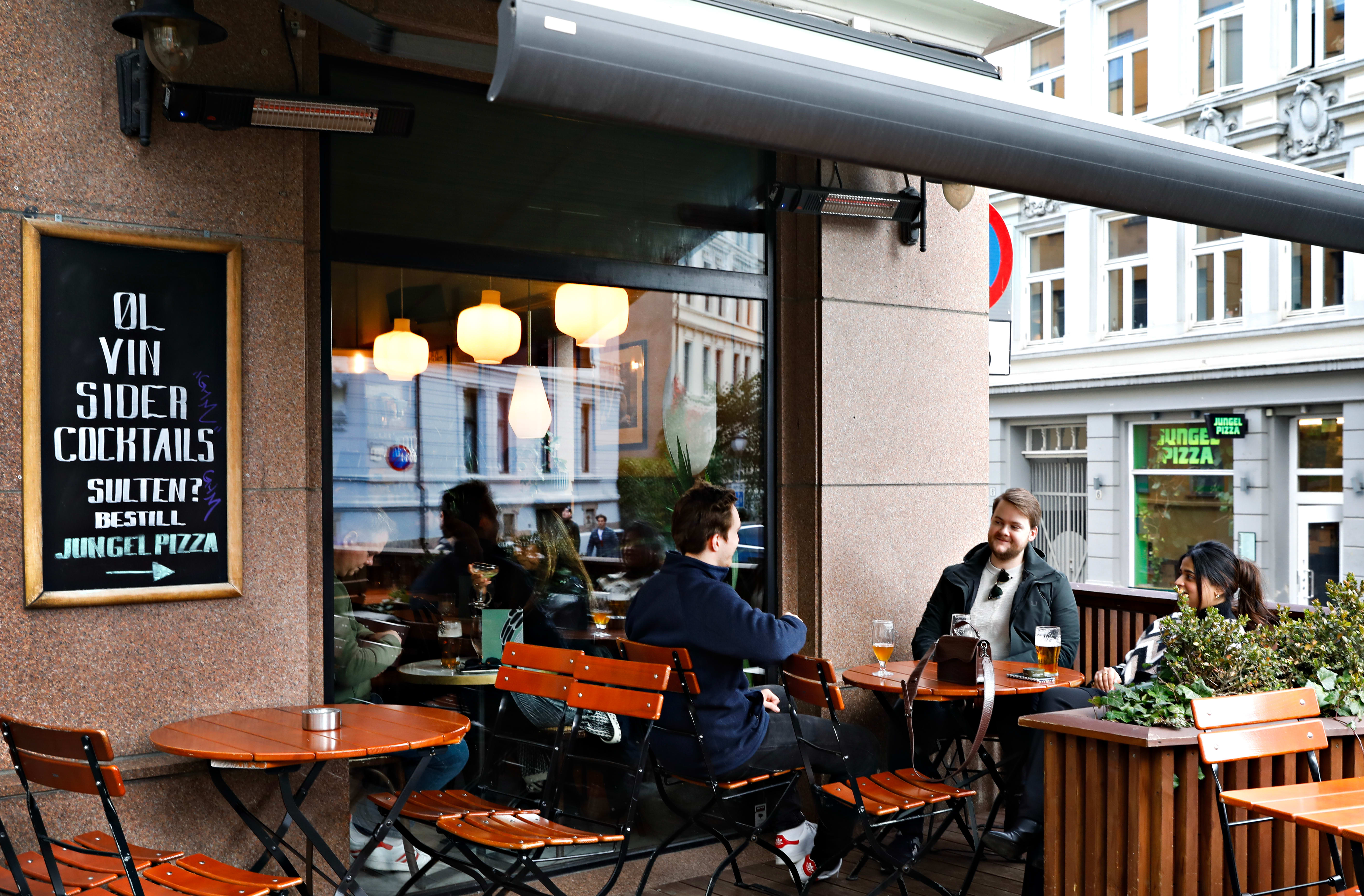 Parksalongen har et stort lokale, men det blir likevel fort trangt på en lørdagskveld.