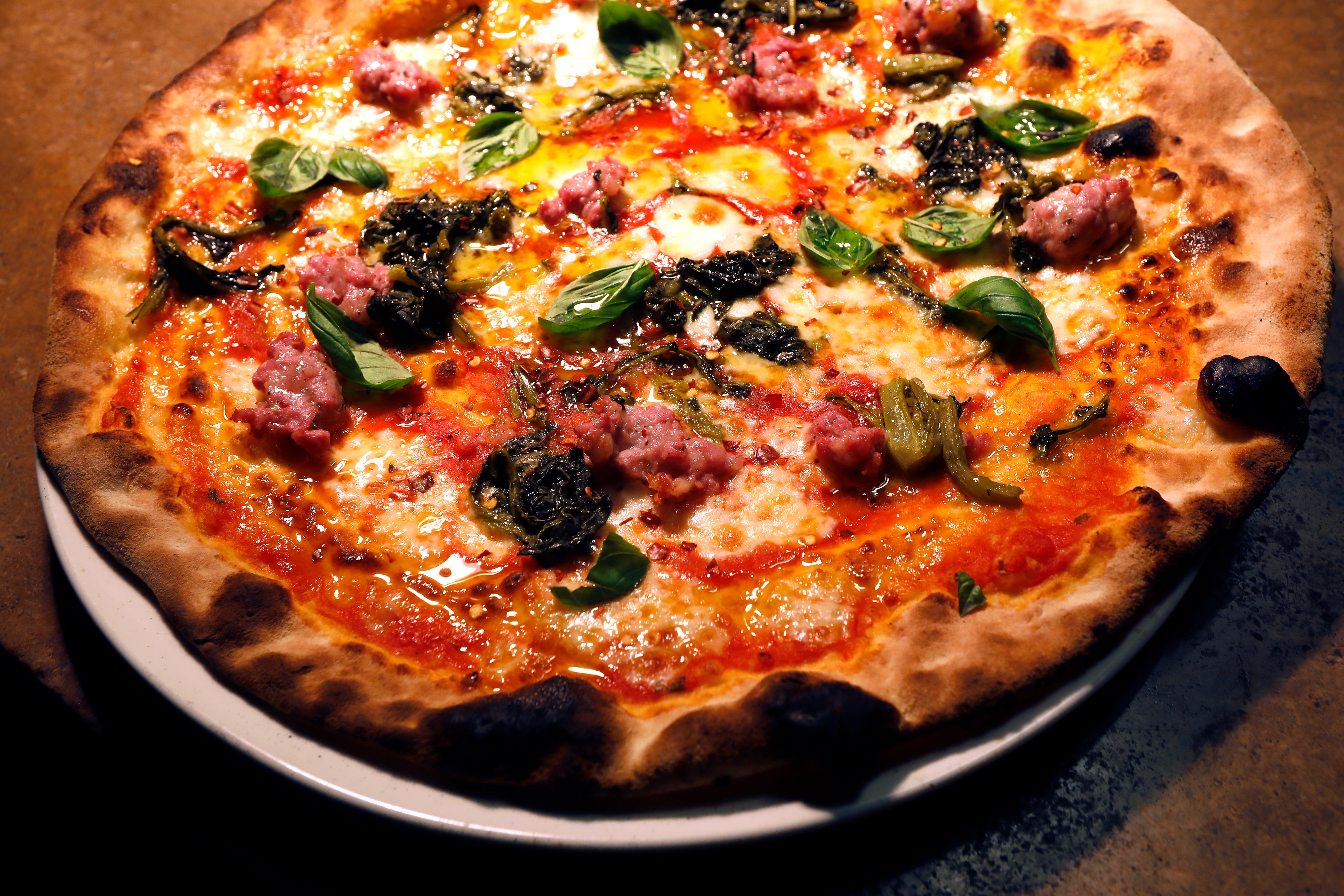 Menyen byr på både pizza, pasta og andre italienske retter. 