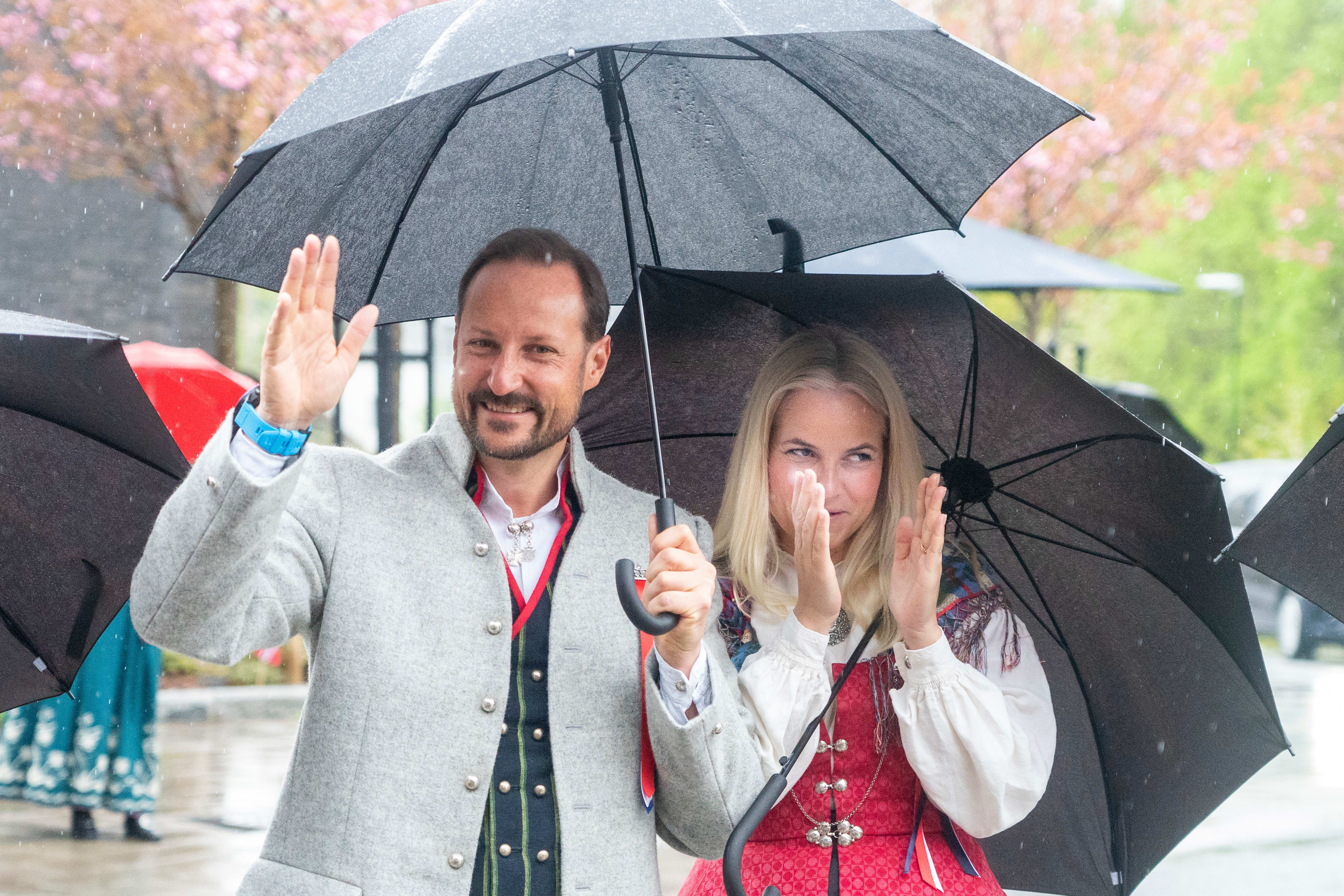 Ingen forsøk på å gjemme noe under skjorten her, nei.