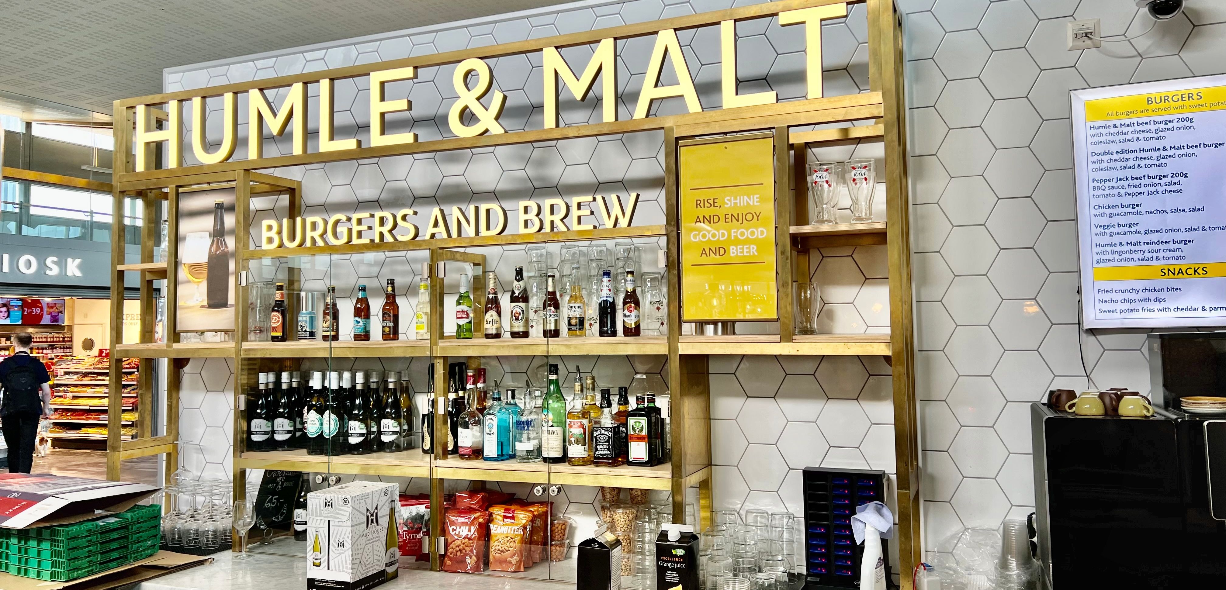 Her får du øl og burger. 