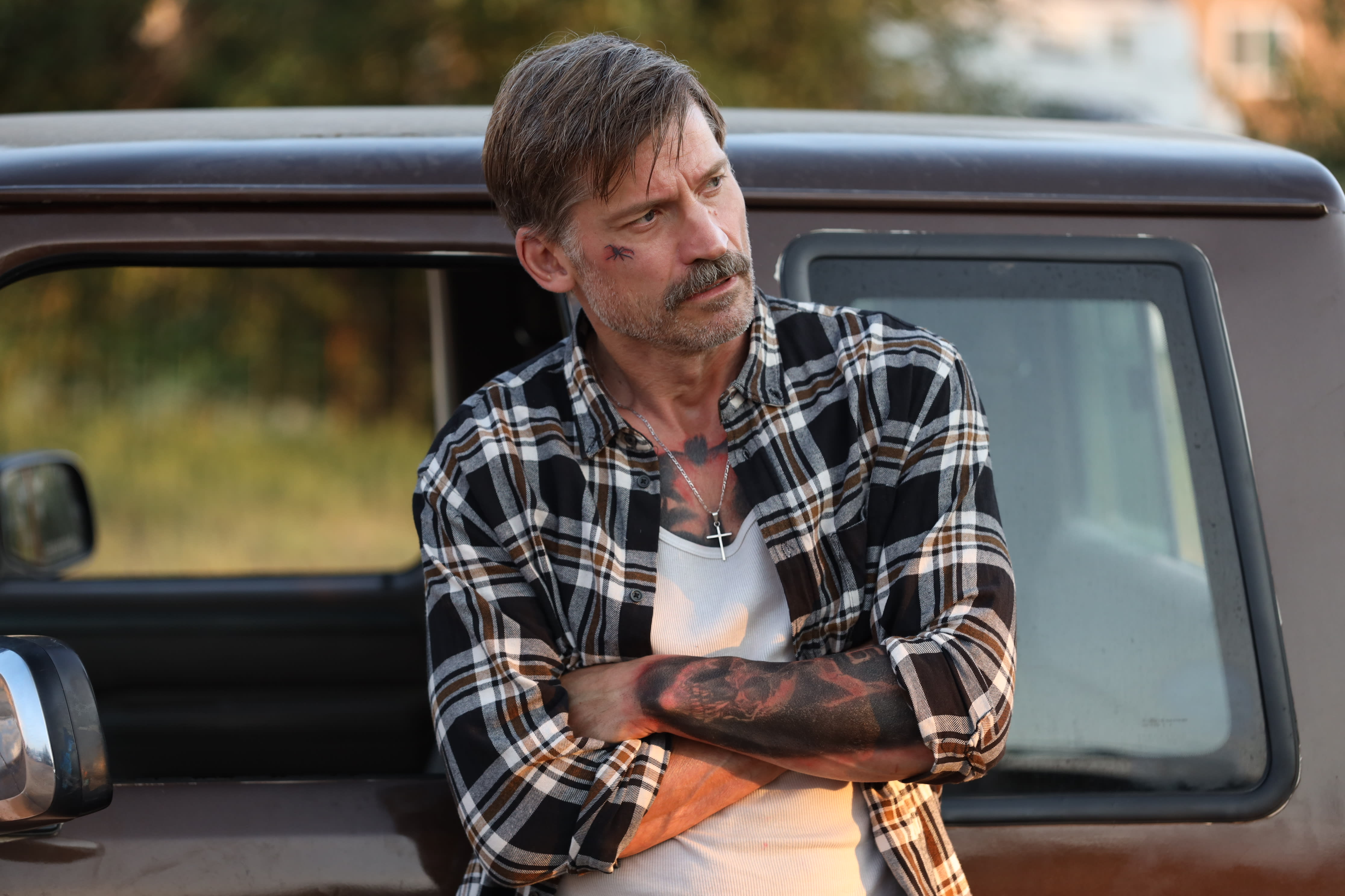 Danske Coster-Waldau spiller Bob like flatt og sjelløst gjennom hele filmen.