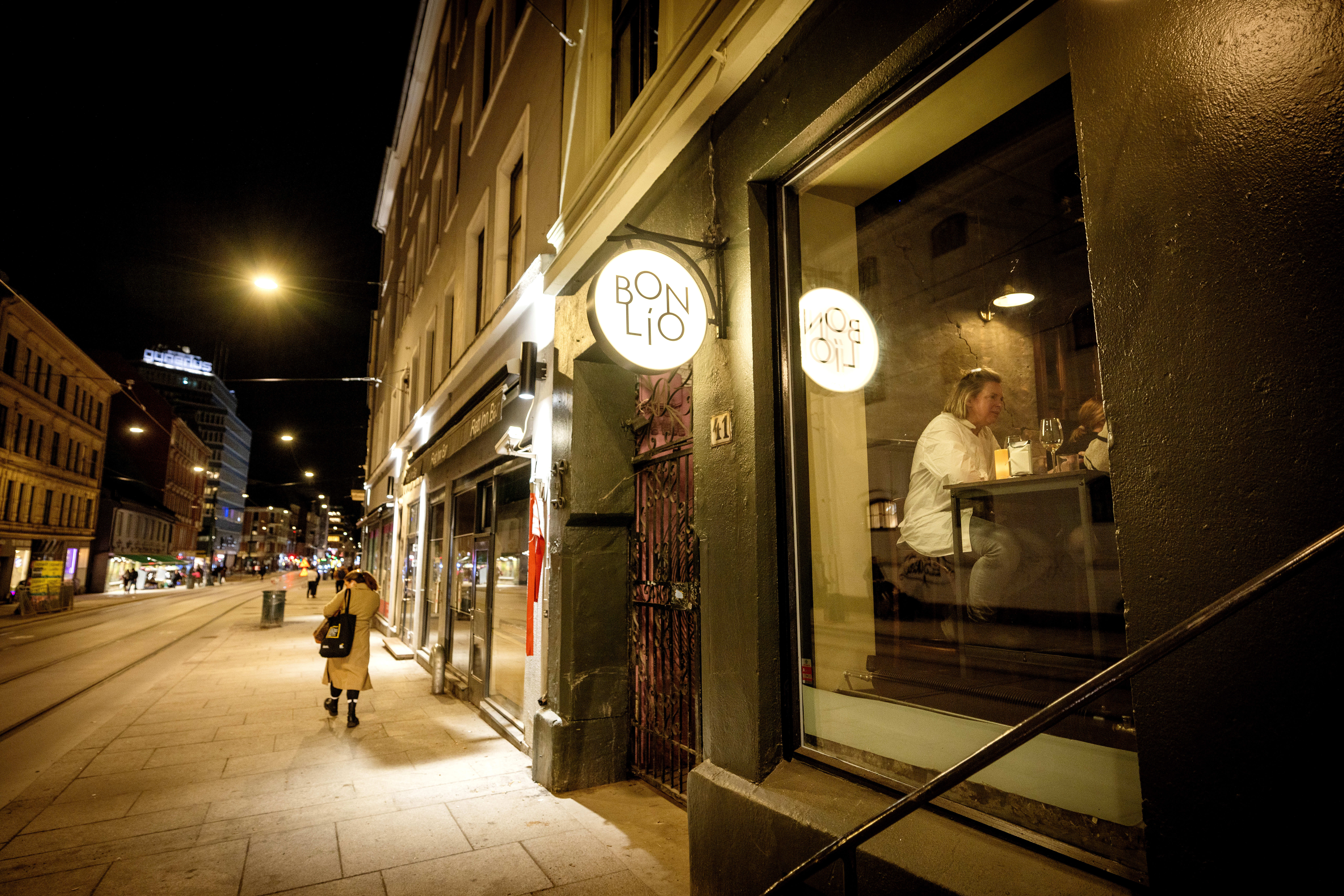 Restauranten ligger i to etasjer i Storgata. 