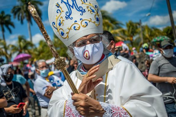 Katolske radiostasjoner stenges og prester sperres inne. Presidenten strammer grepet om Nicaragua.